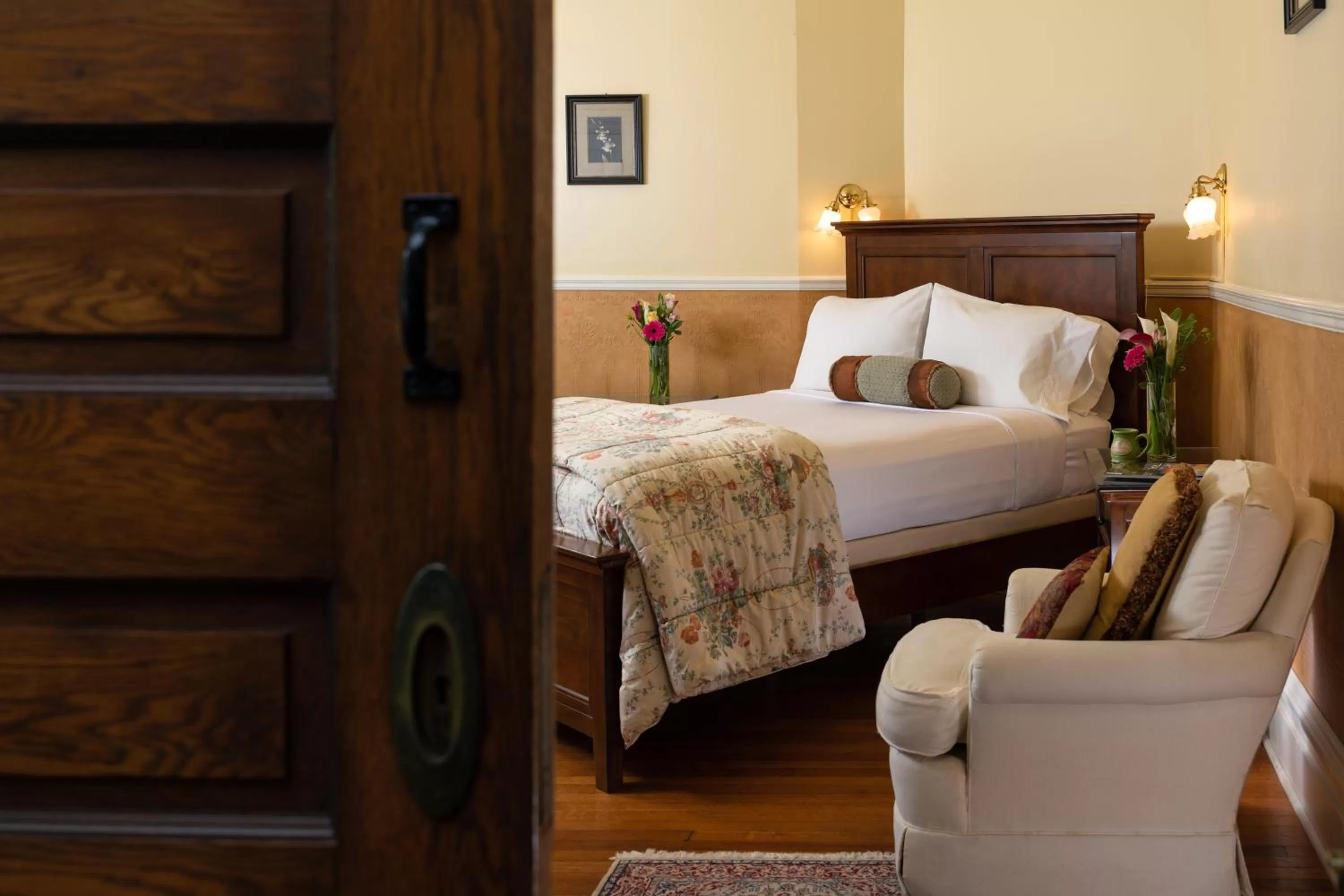 Deluxe Queen Room in Albemarle Inn - Asheville