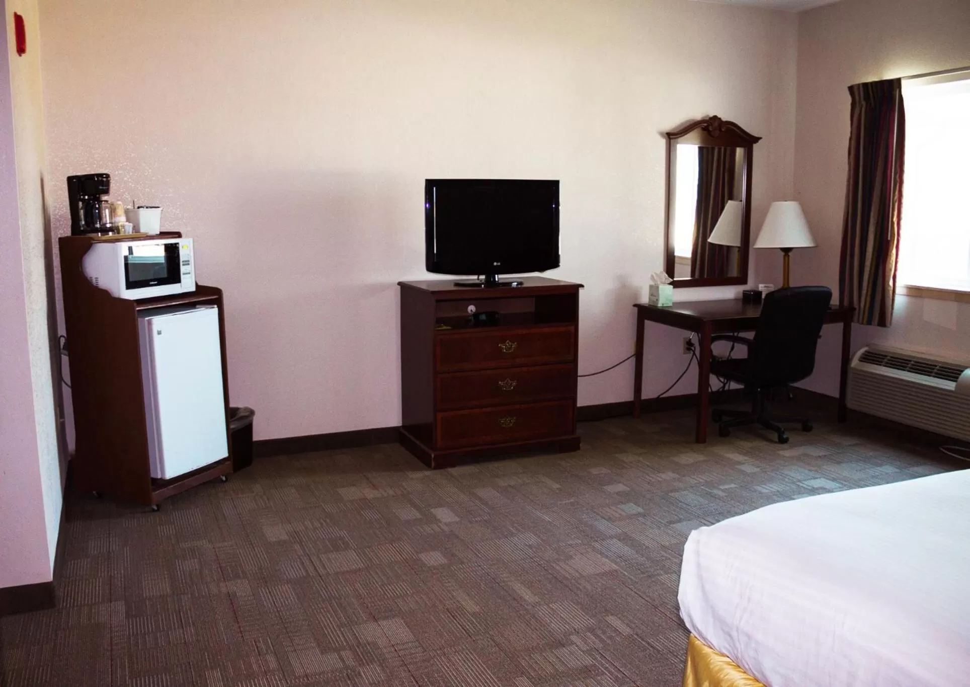 Deluxe King Room in Americas Best Value Inn-Fredonia