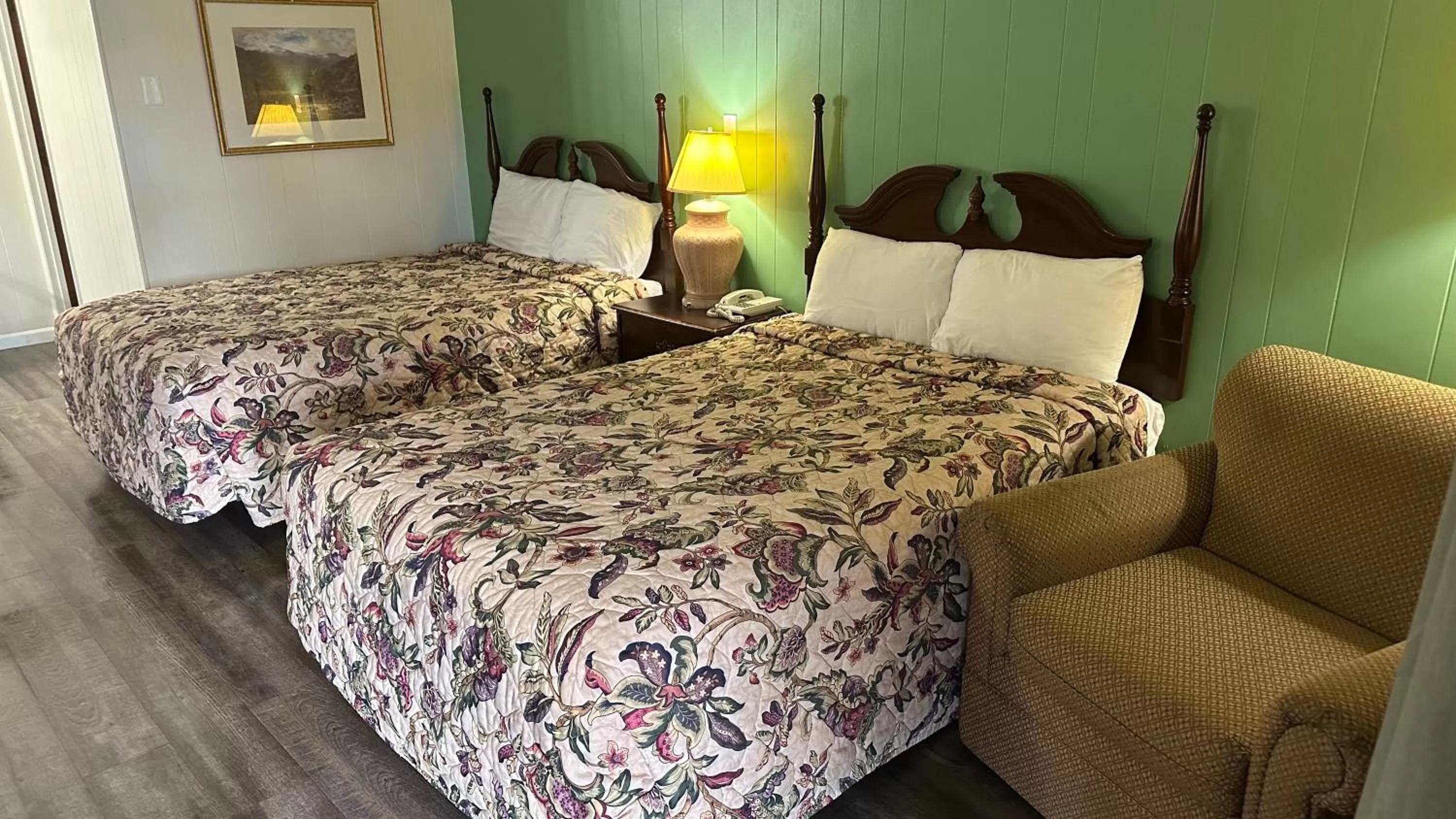 Standard Double Room in Colonial Inn Franklin
