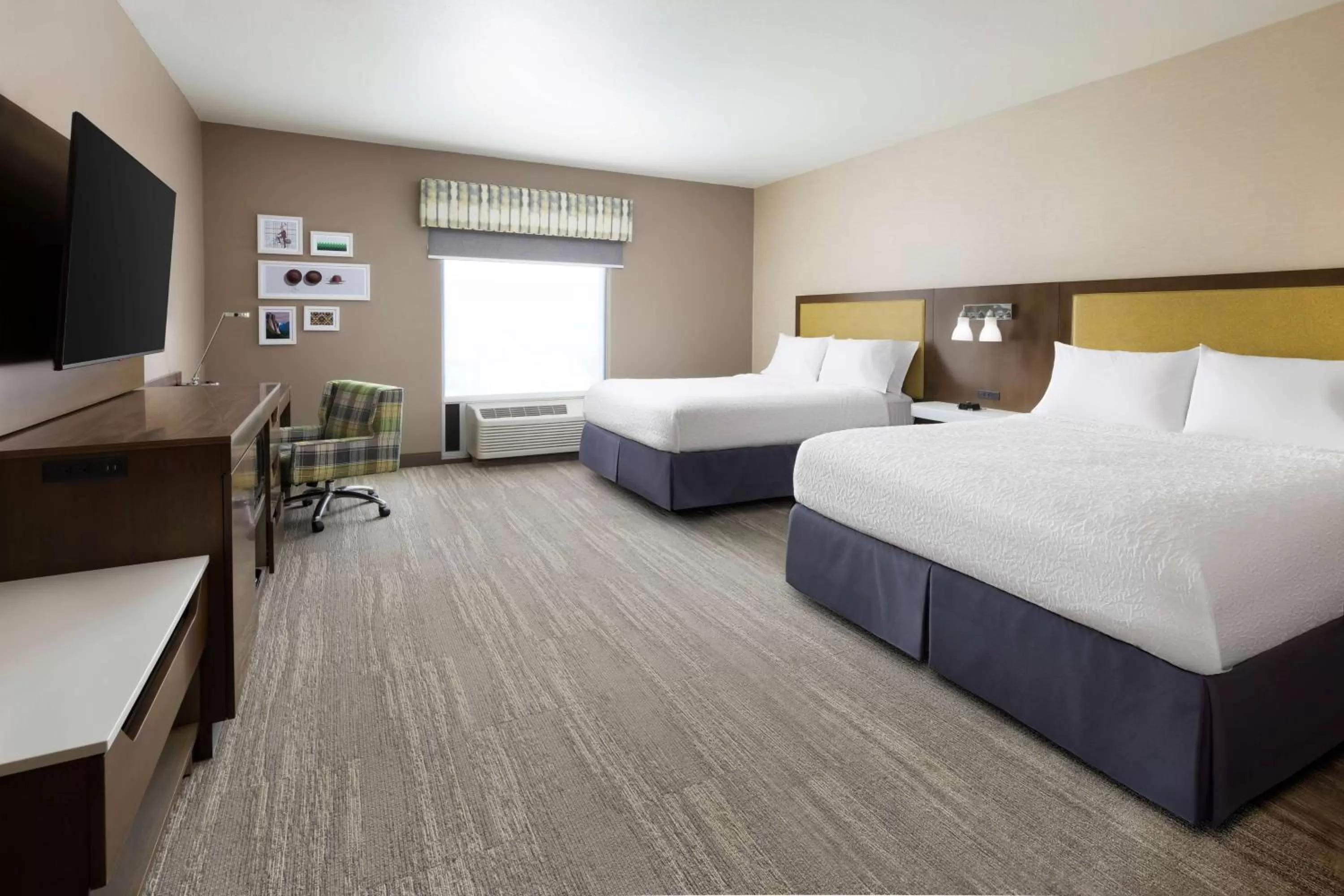 Queen Room with Two Queen Beds and Roll-In Shower - Mobility/Hearing Access - Non-Smoking in Hampton Inn Oakhurst-Yosemite