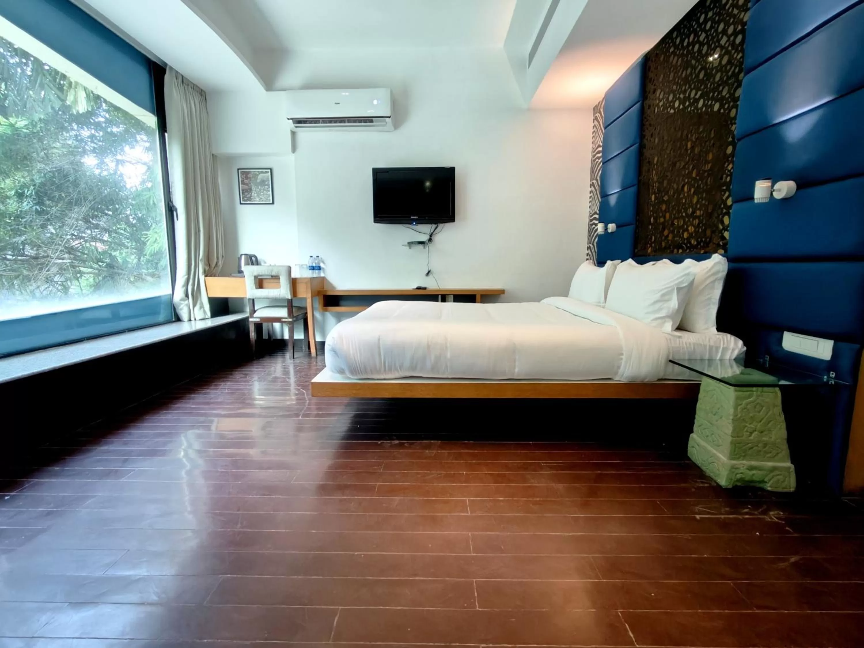 Deluxe King Room in The Sky Imperial Hotel Yahvi