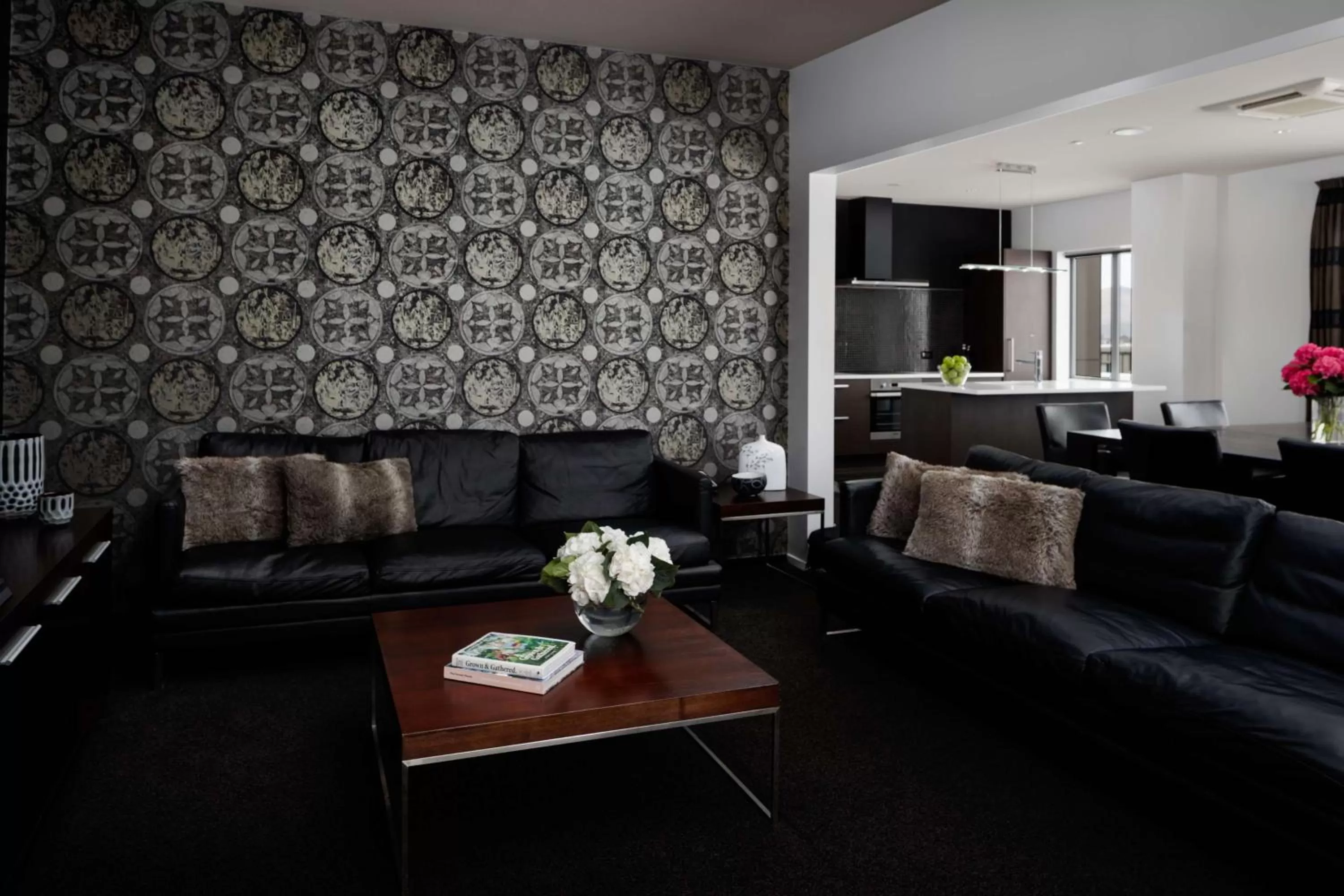 Photo of the whole room in Rydges Latimer Christchurch
