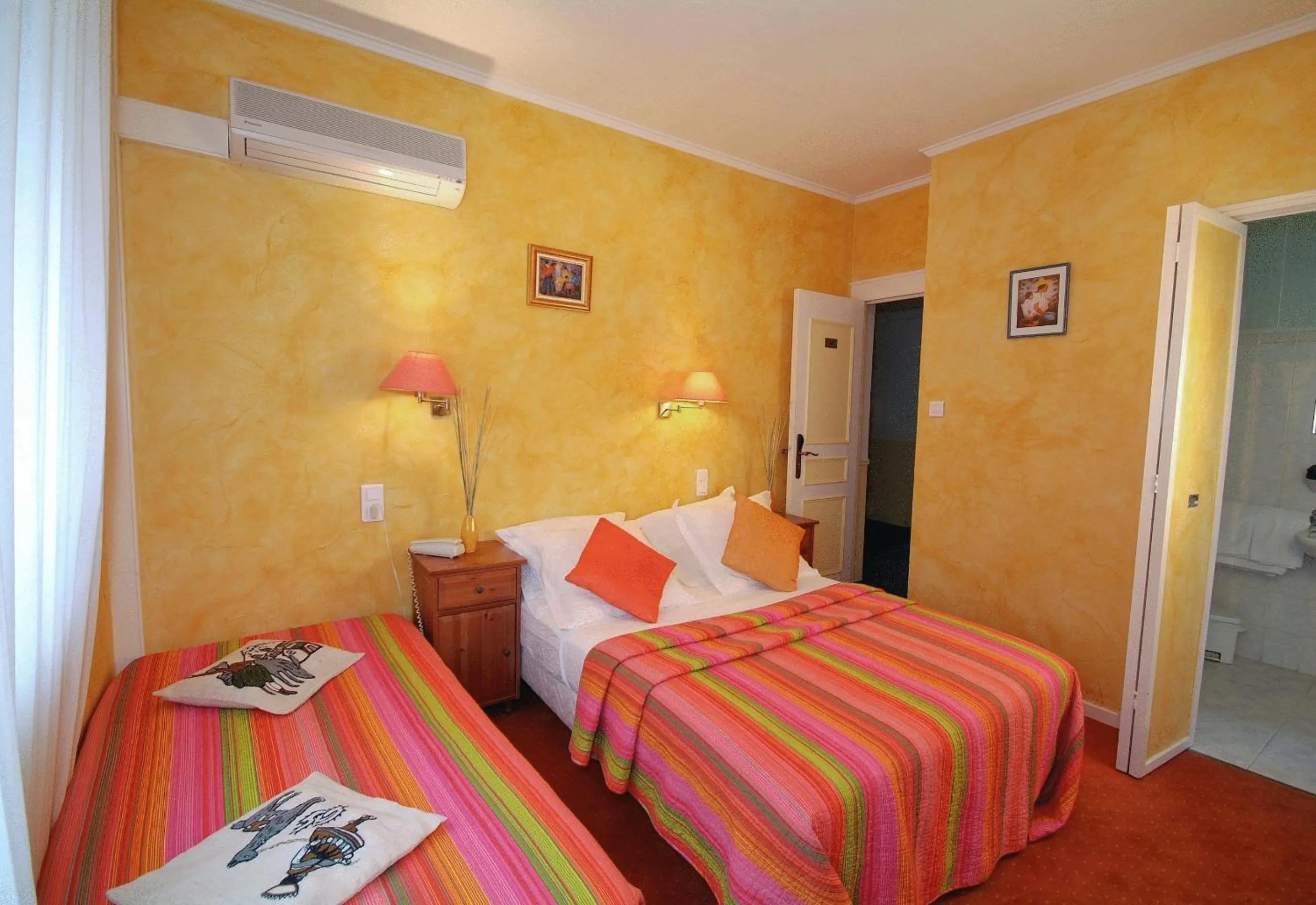 Grand Comfort Triple Room in Cit'Hotel Le Mirage