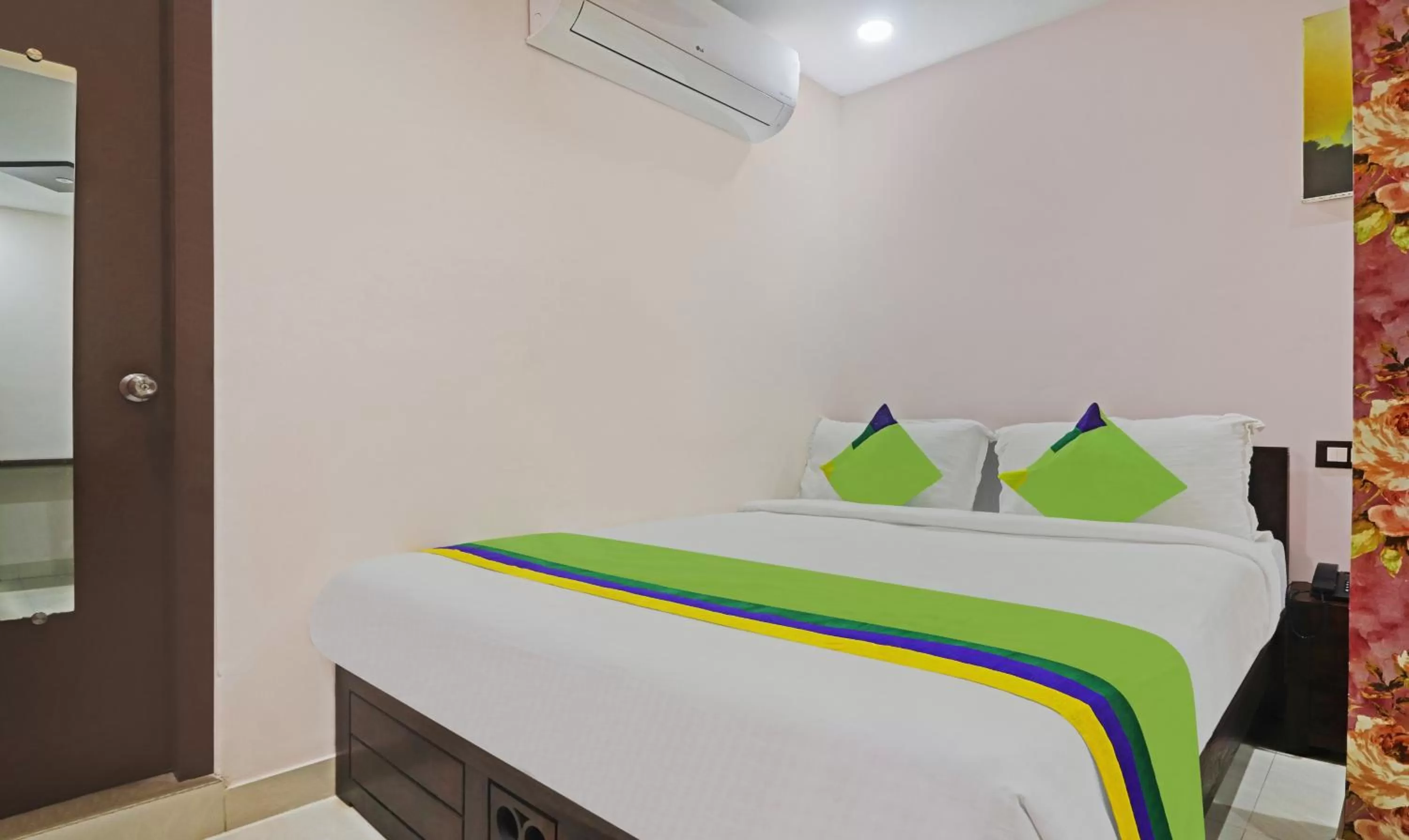 Itsy Hotels J A Royal Suites Manikonda
