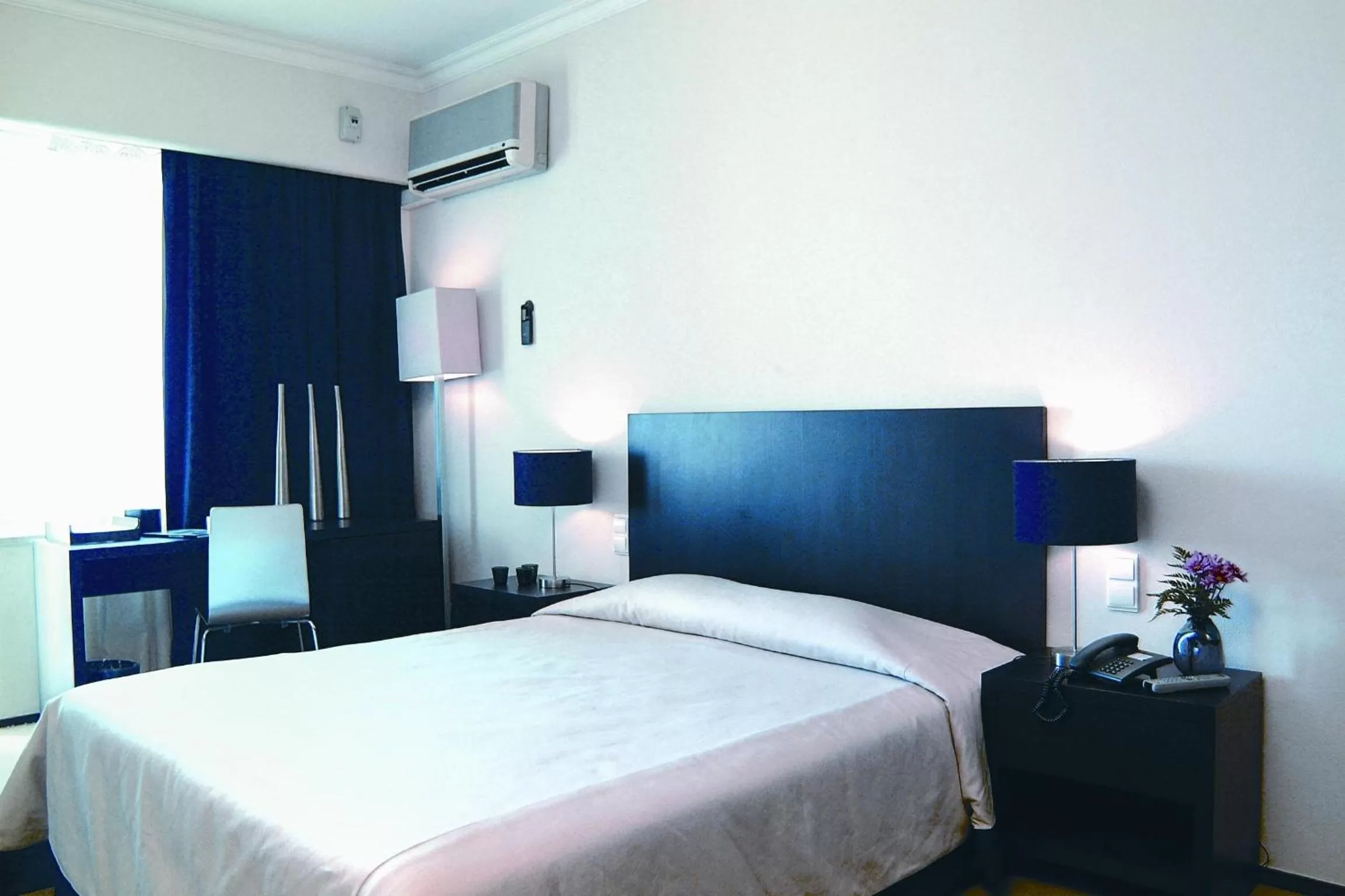 Superior Double Room with Sea View and Balcony in Carcavelos Beach Hotel