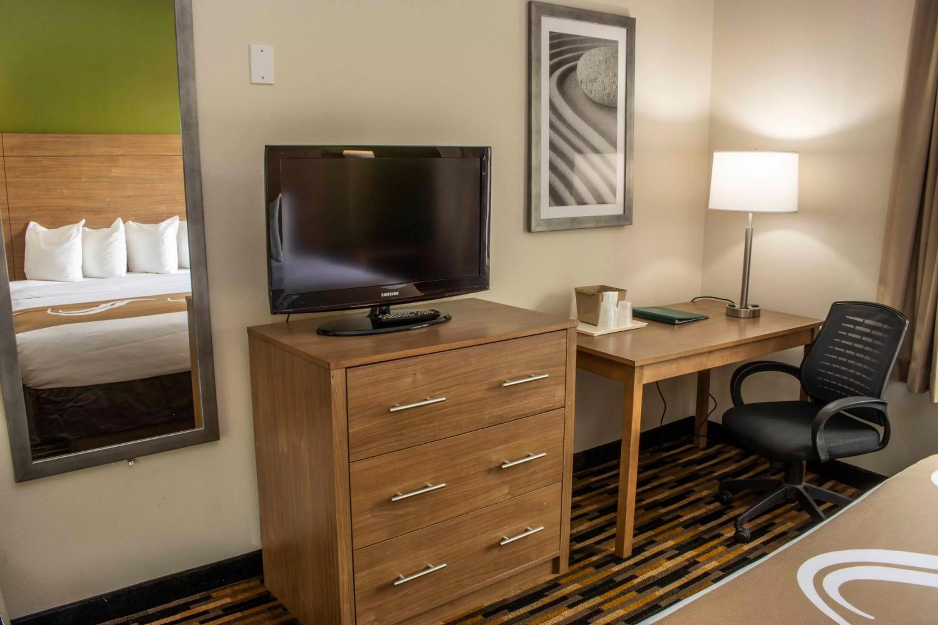Business King Suite - Accessible/Non-Smoking in Quality Suites Lake Wright - Norfolk Airport