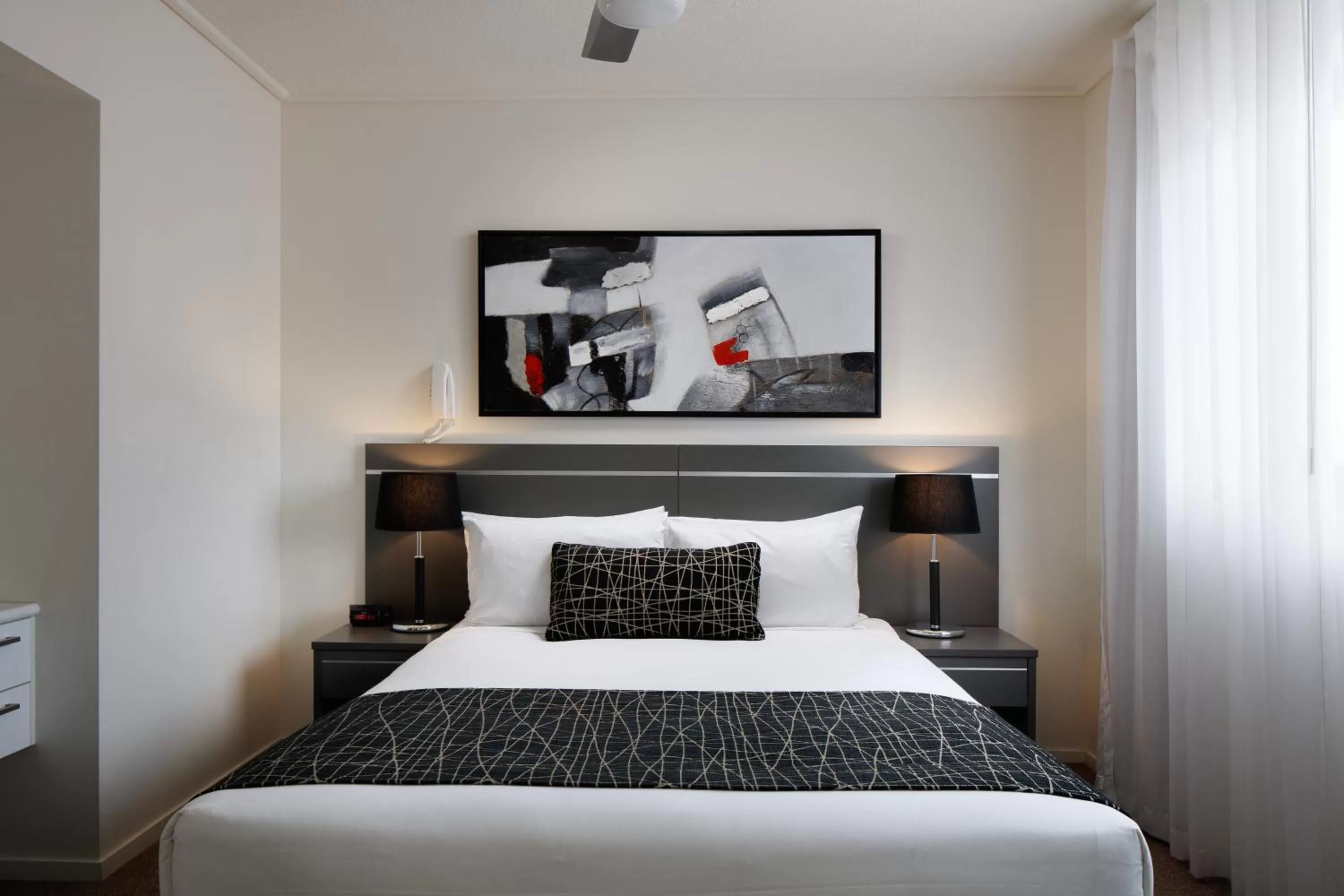 Standard Double Room in Central Kensington Apartments