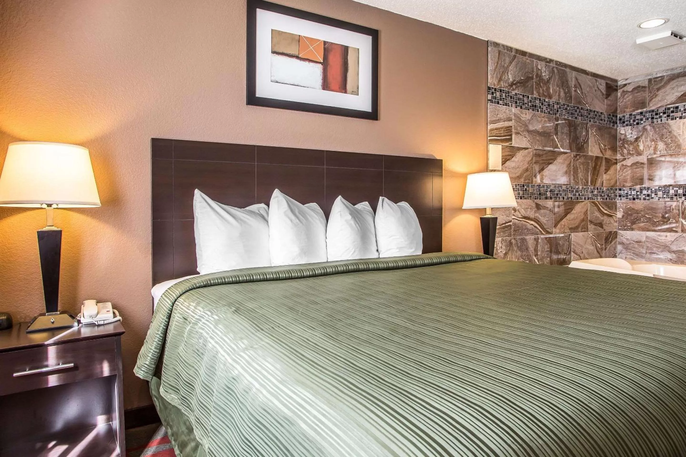 King Suite- Non- Smoking in Quality Inn & Suites West Bend
