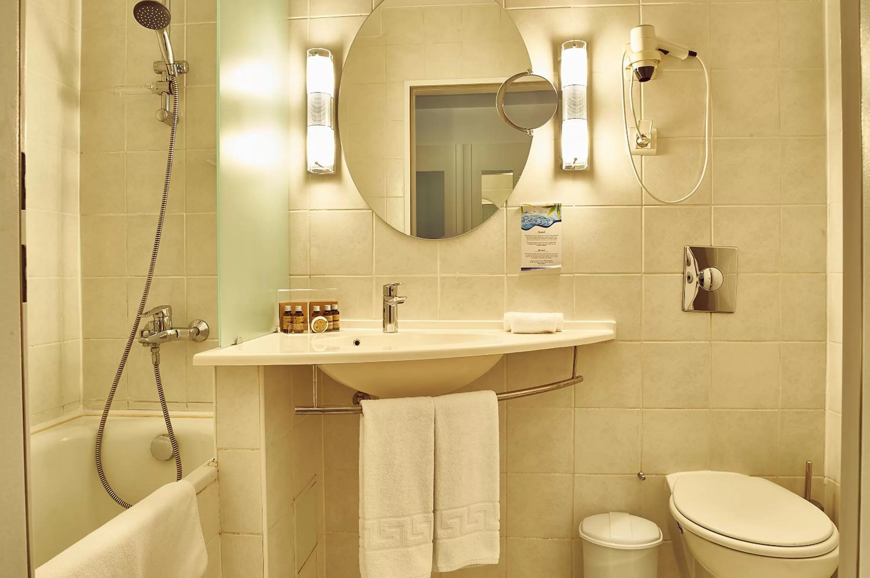 Deluxe Family Room with sofabed Palace of Parliament view - single occupancy in Continental Forum Bucuresti Palatul Parlamentului