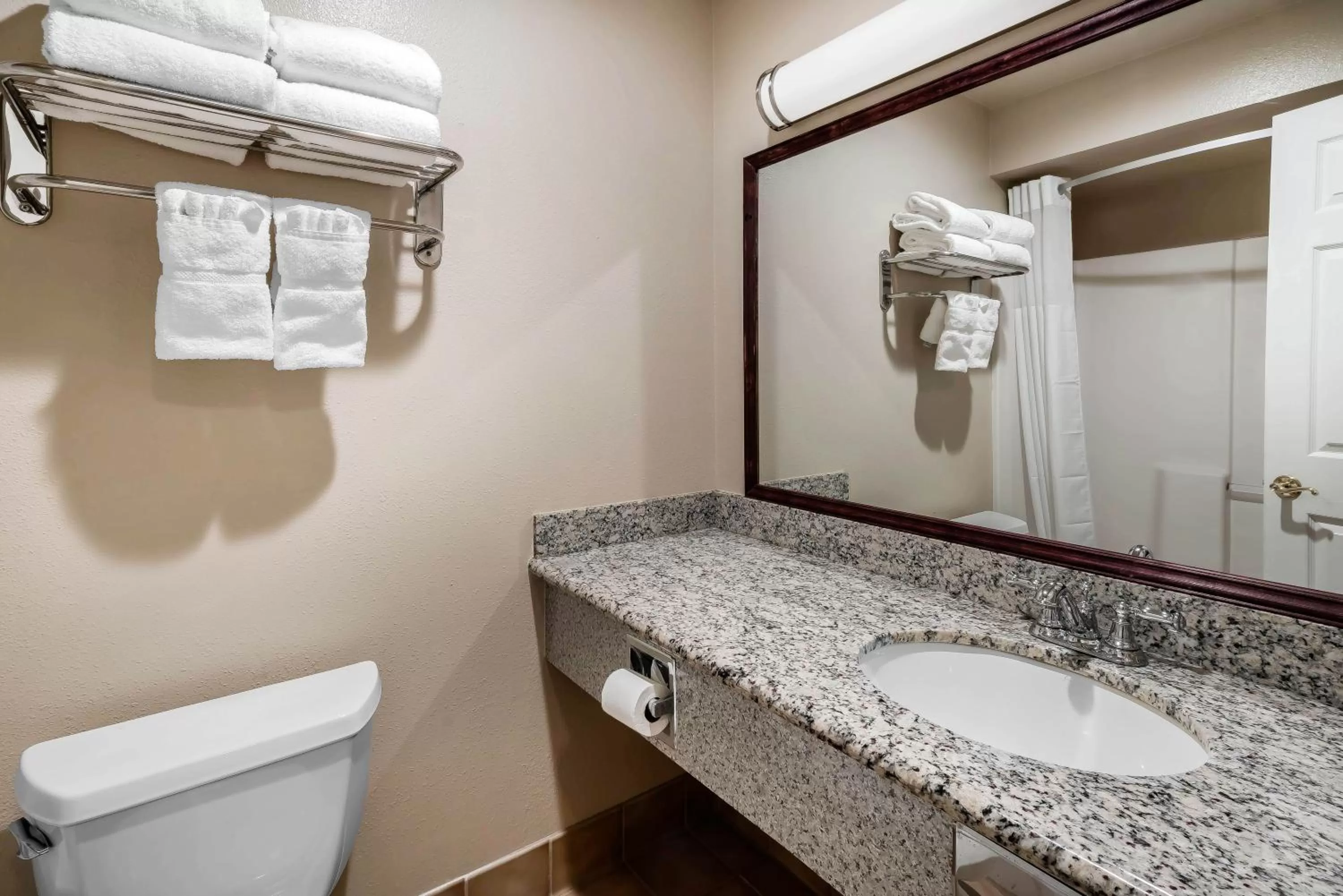 Budget Double Room in Oasis Inn Tacoma