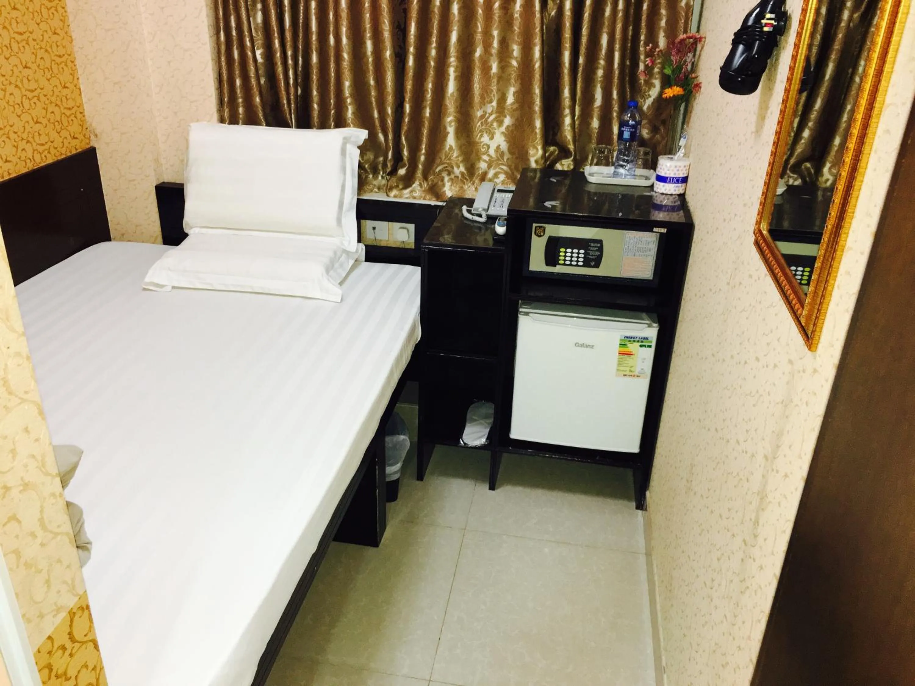 Deluxe Single Room in Modern