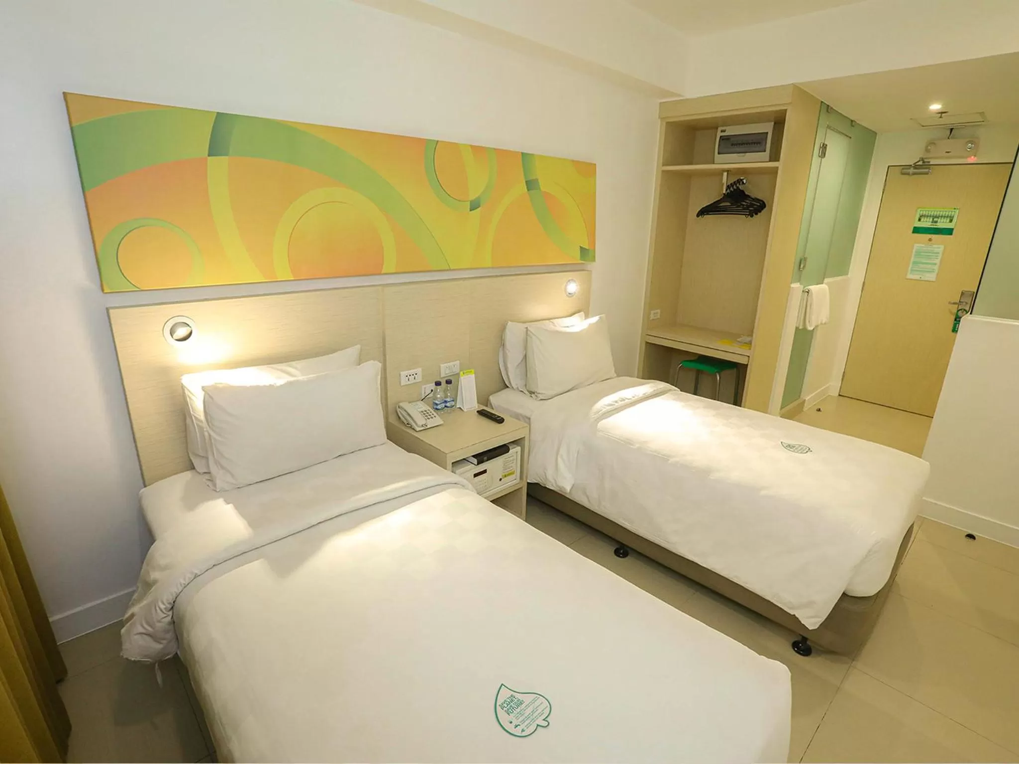 Standard Twin Room in Go Hotels Timog