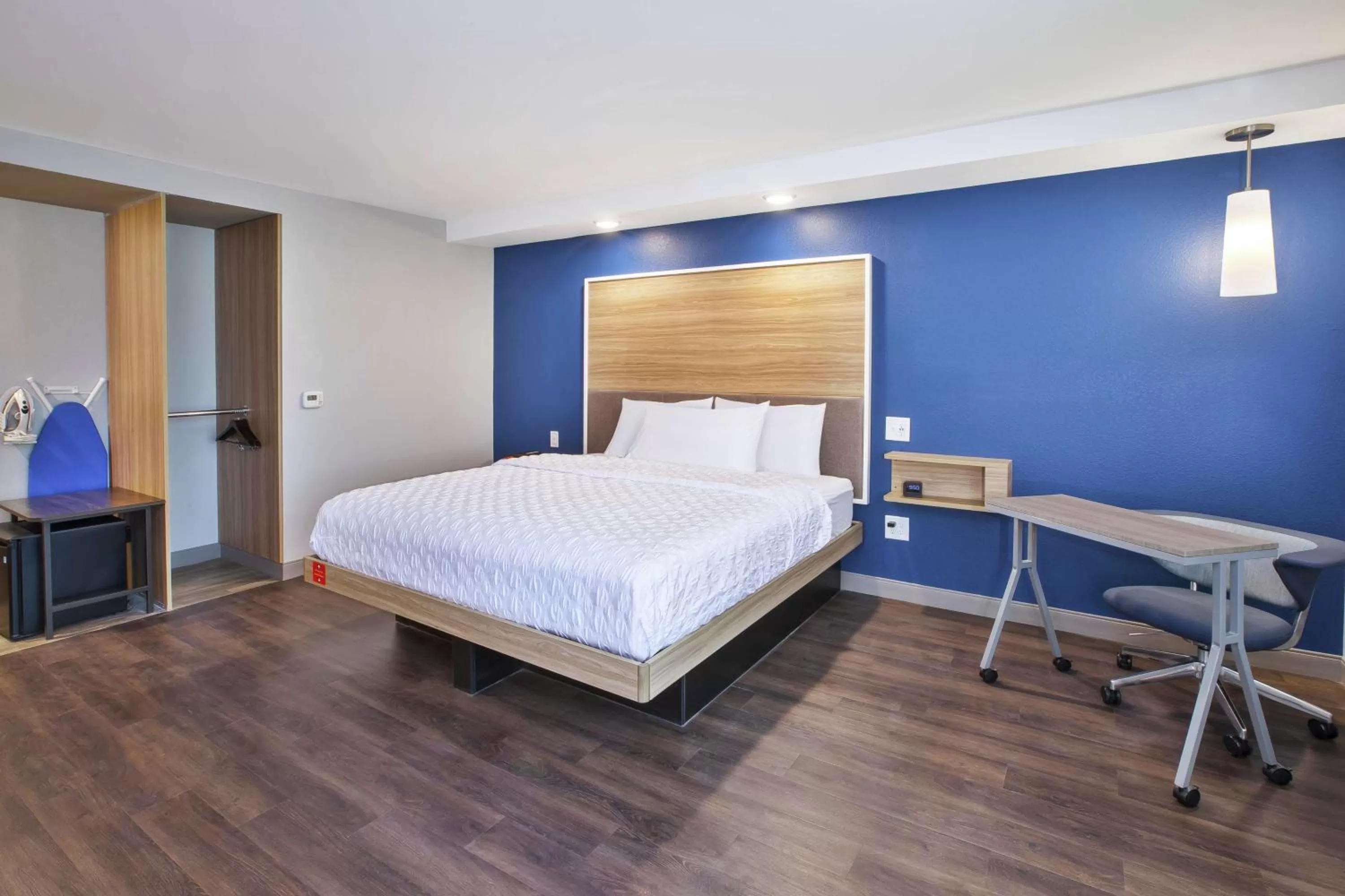 King Room with Accessible Tub - Mobility Access in Tru By Hilton Jackson