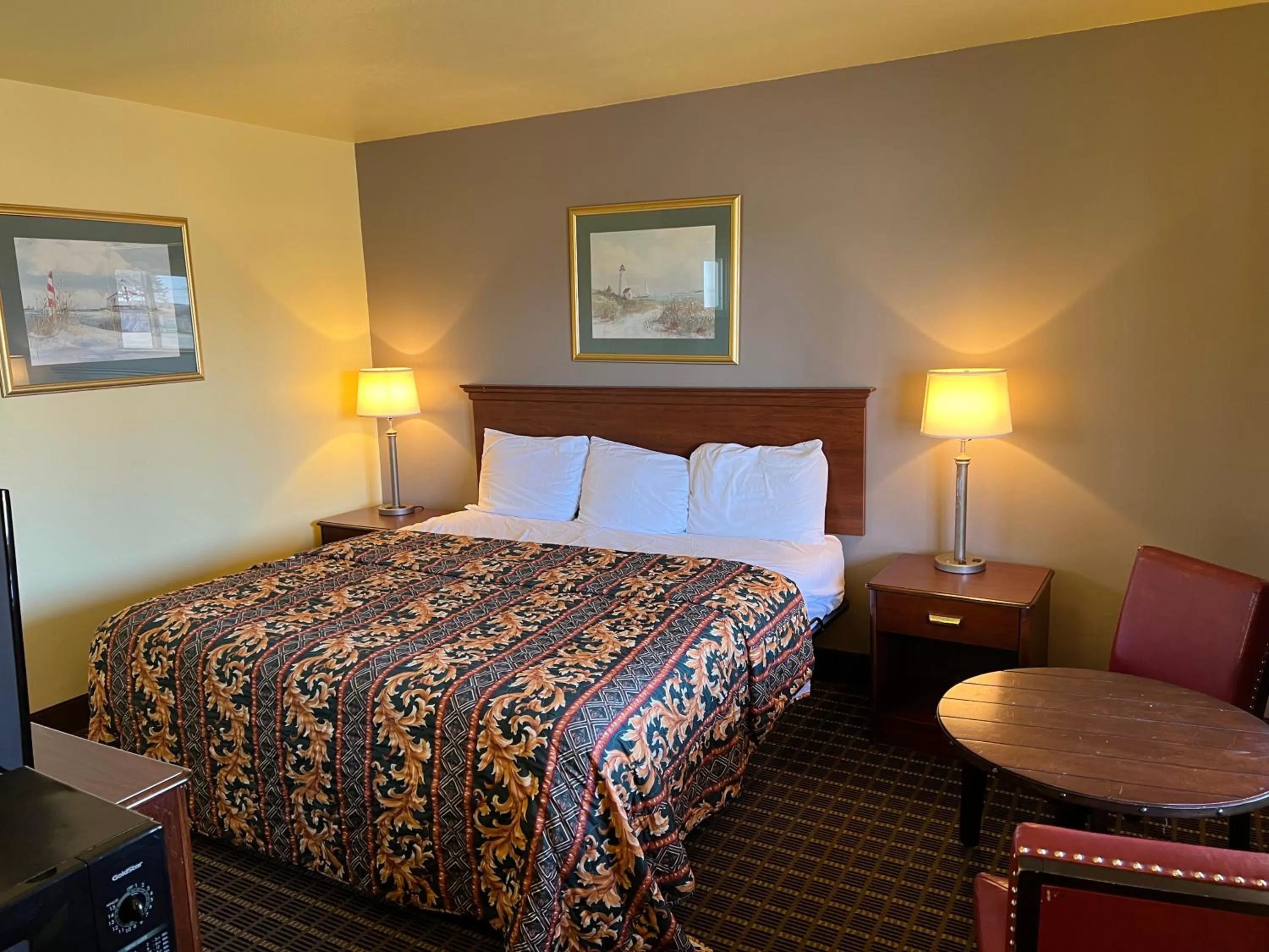 King Room  No Pets in Crow's Nest