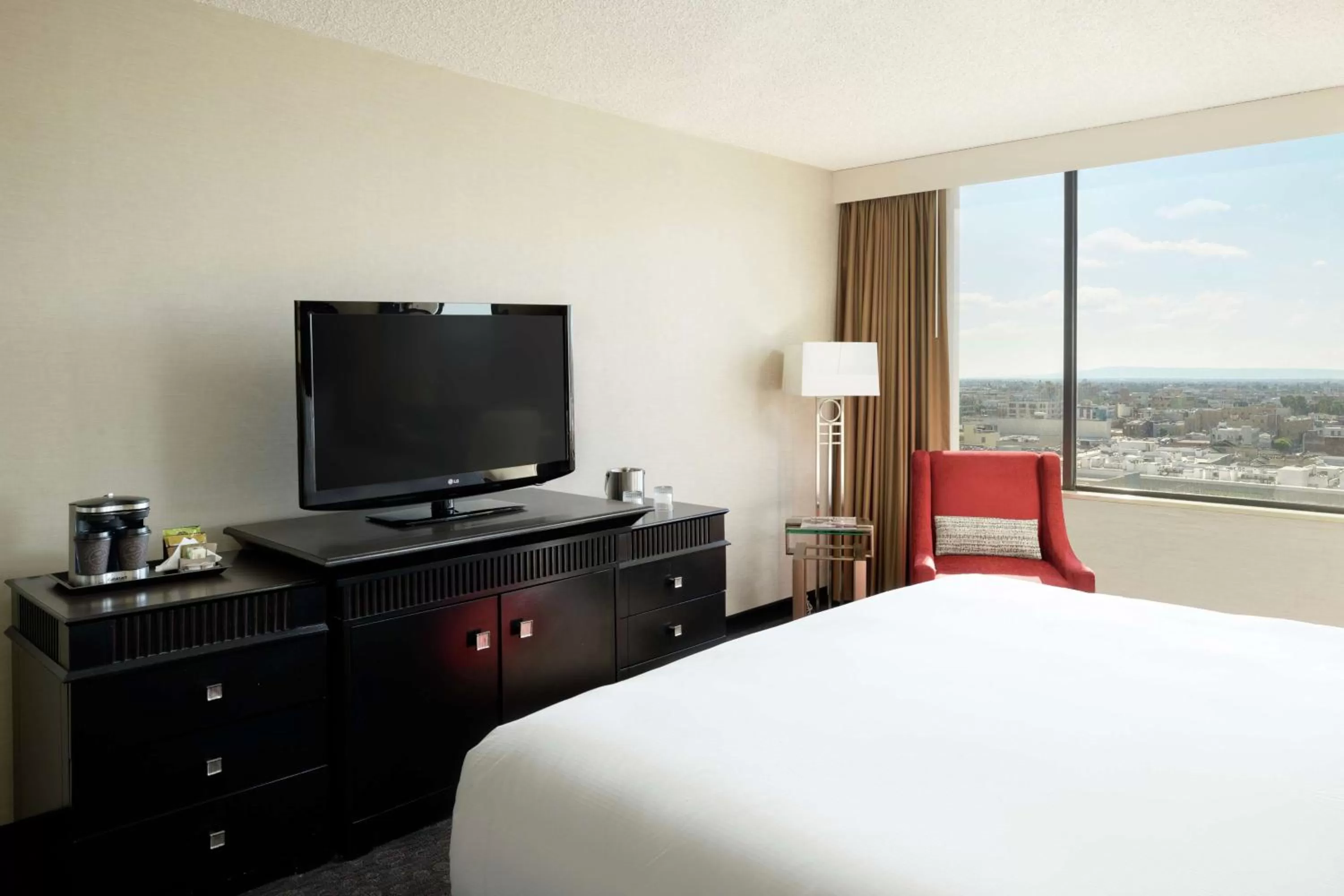 King Room with Garden View in Doubletree by Hilton Los Angeles Downtown