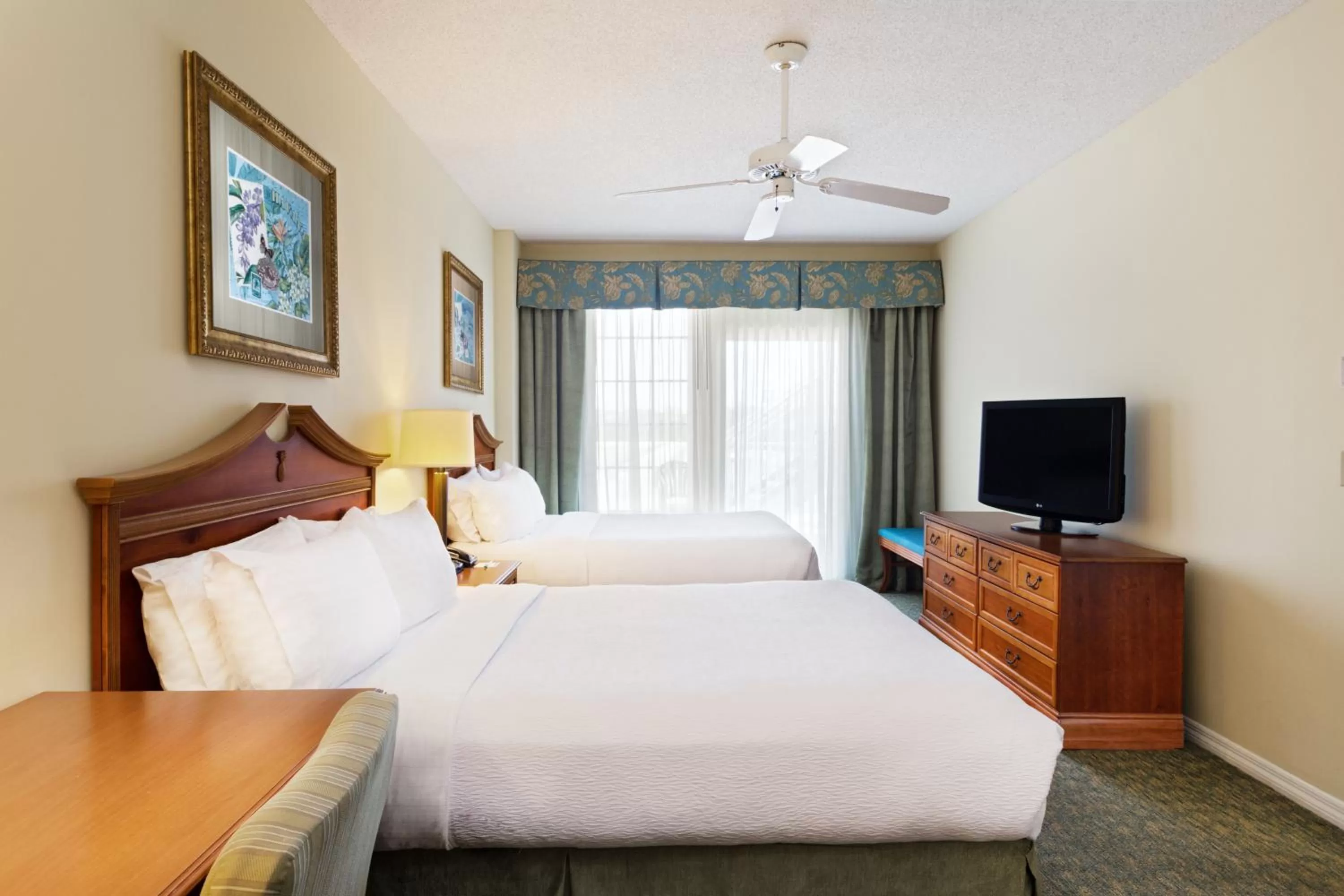 One-Bedroom Suite with Two Queen Beds in Holiday Inn & Suites Clearwater Beach S-Harbourside