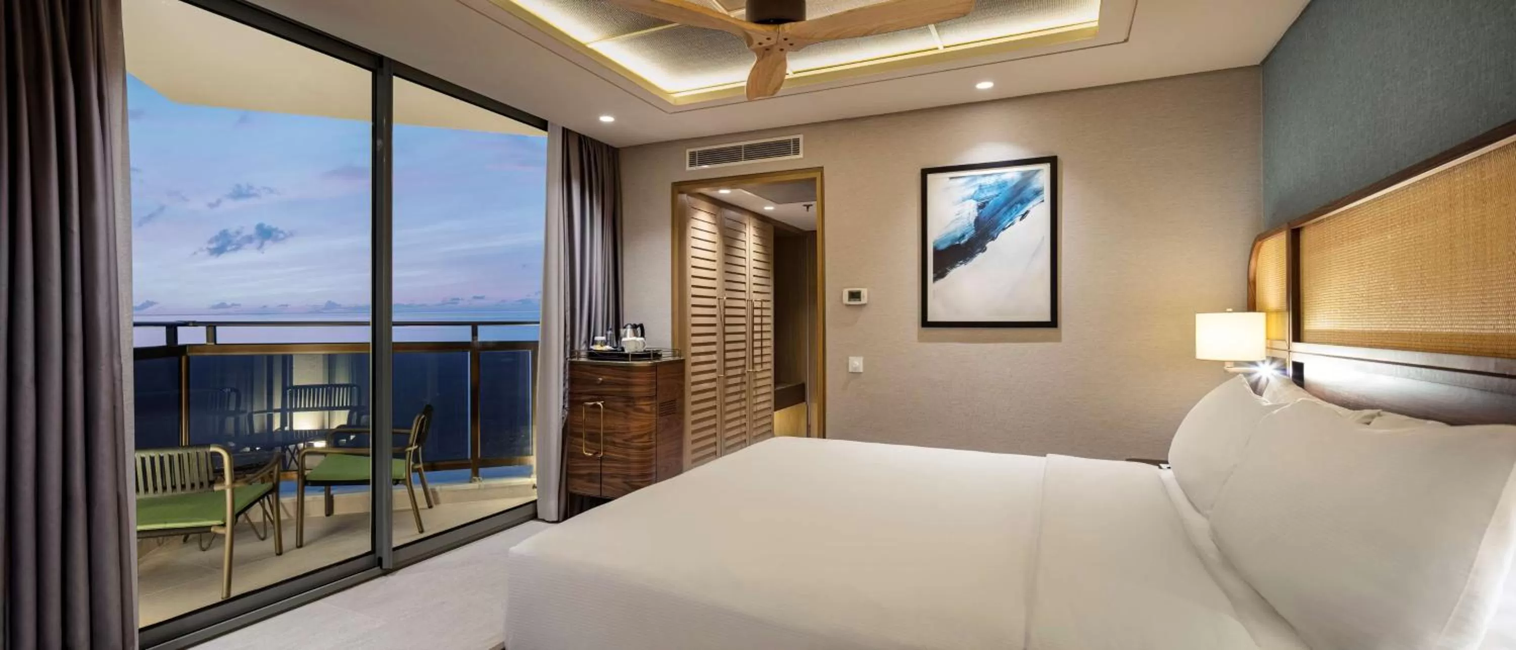 Executive Room with Panoramic Sea View in Mersin HiltonSA