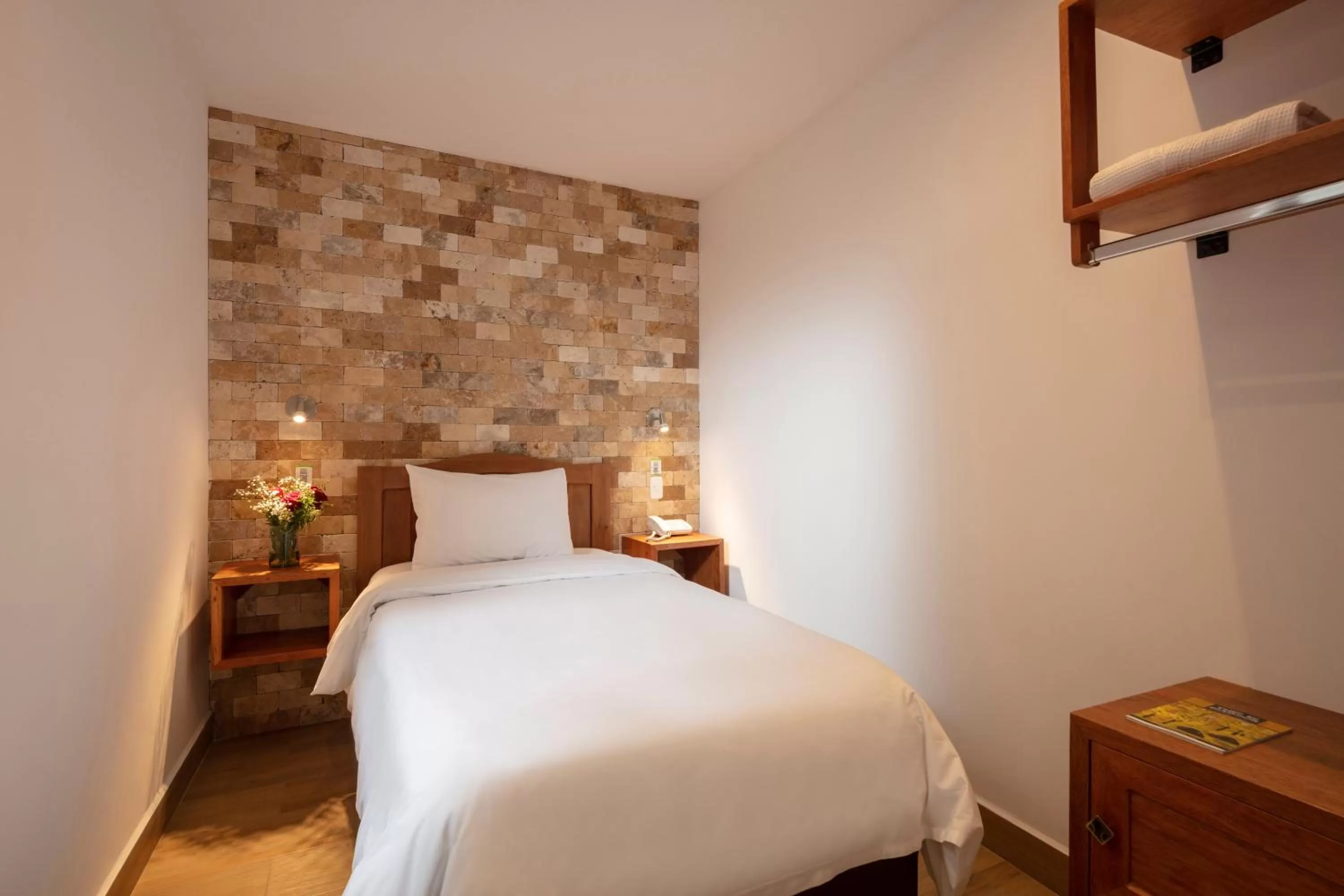 Single Room with Private External Bathroom in Casa del Balcon