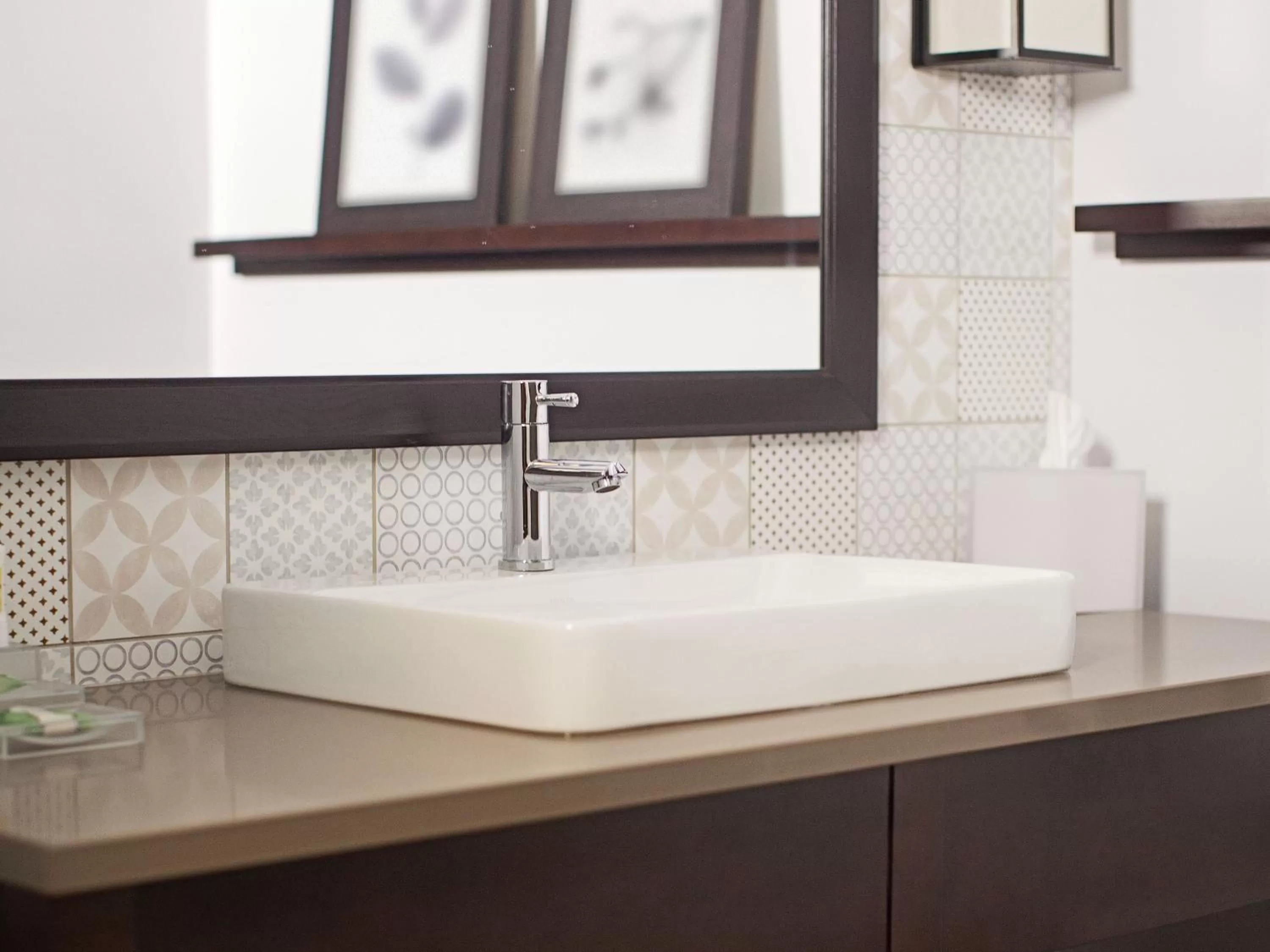 Queen Room with Two Queen Beds in Country Inn & Suites by Radisson, Buffalo, MN