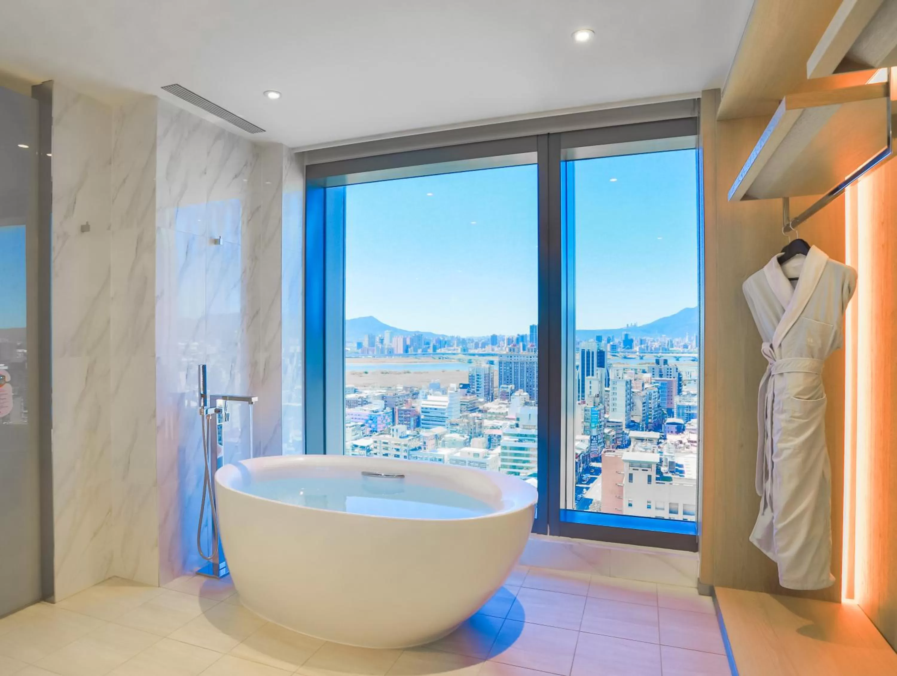 Deluxe Suite in Caesar Metro Taipei