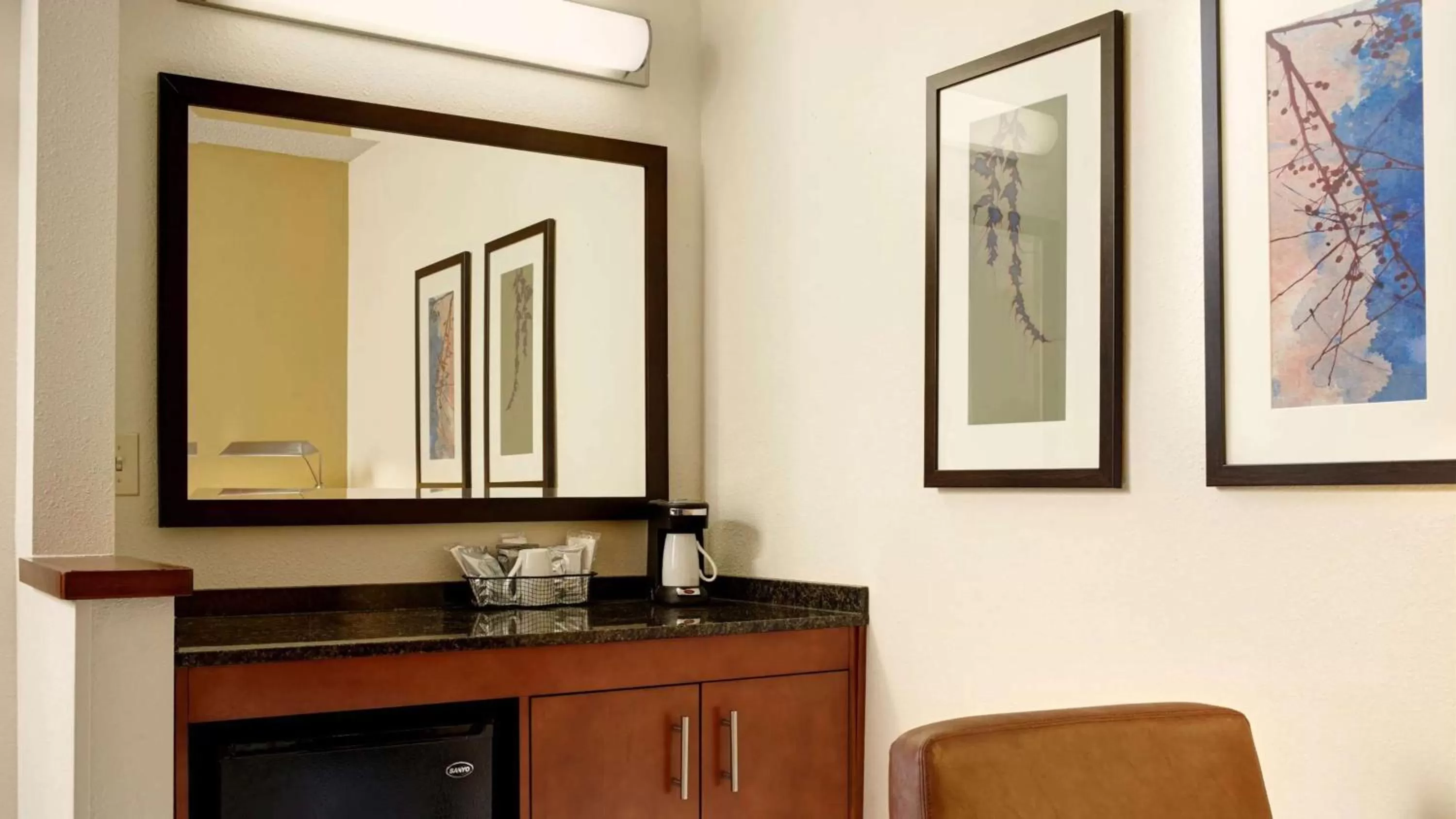 High Floor Guestroom Two Doubles with Sofa Bed - single occupancy in Sonesta Select Atlanta Duluth