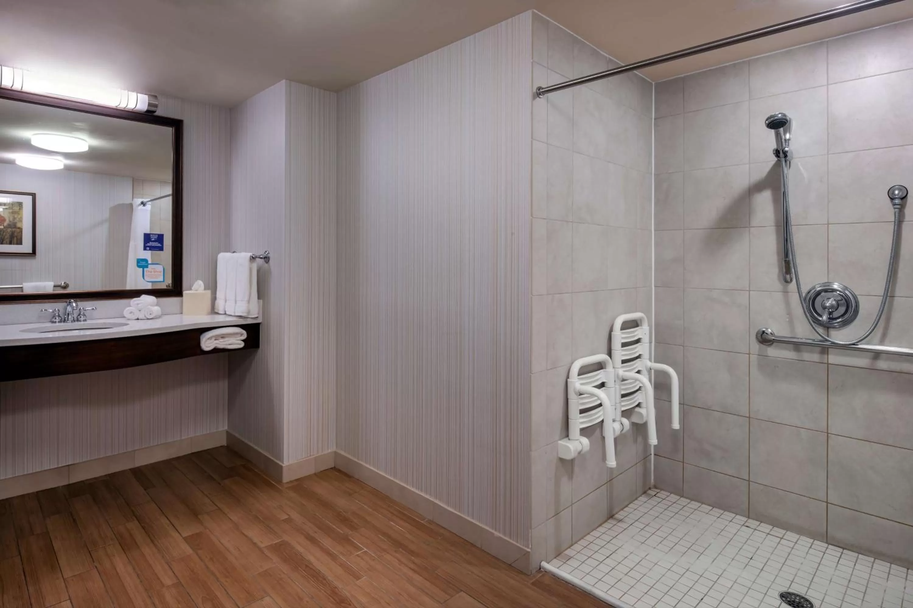 King Room with Tub - Mobility and Hearing Access in Hilton Garden Inn Devens Common