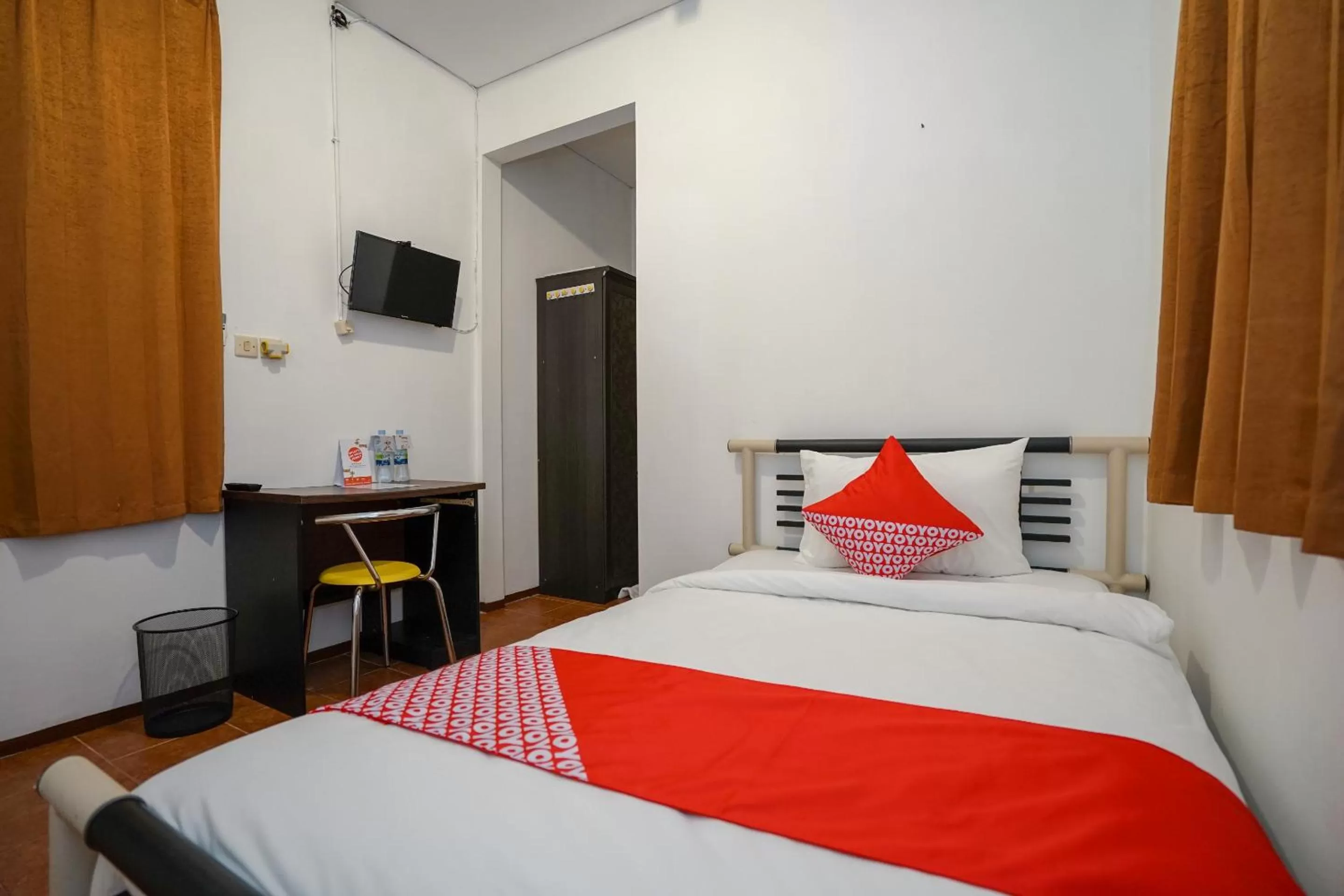 Standard Single Room - single occupancy in Super OYO 1844 Bravo Residence