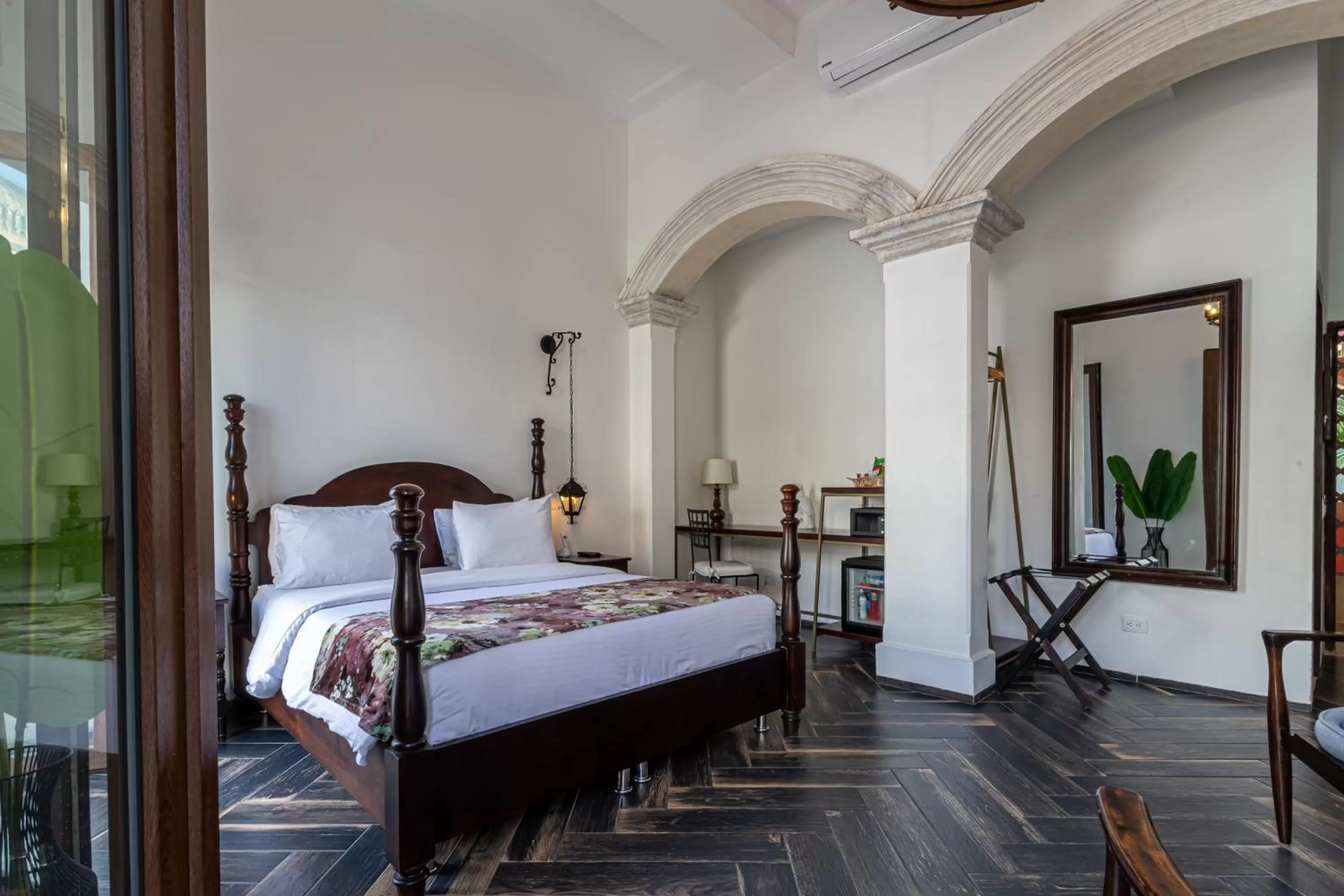 Queen Room with Balcony in Soy Local Insignia