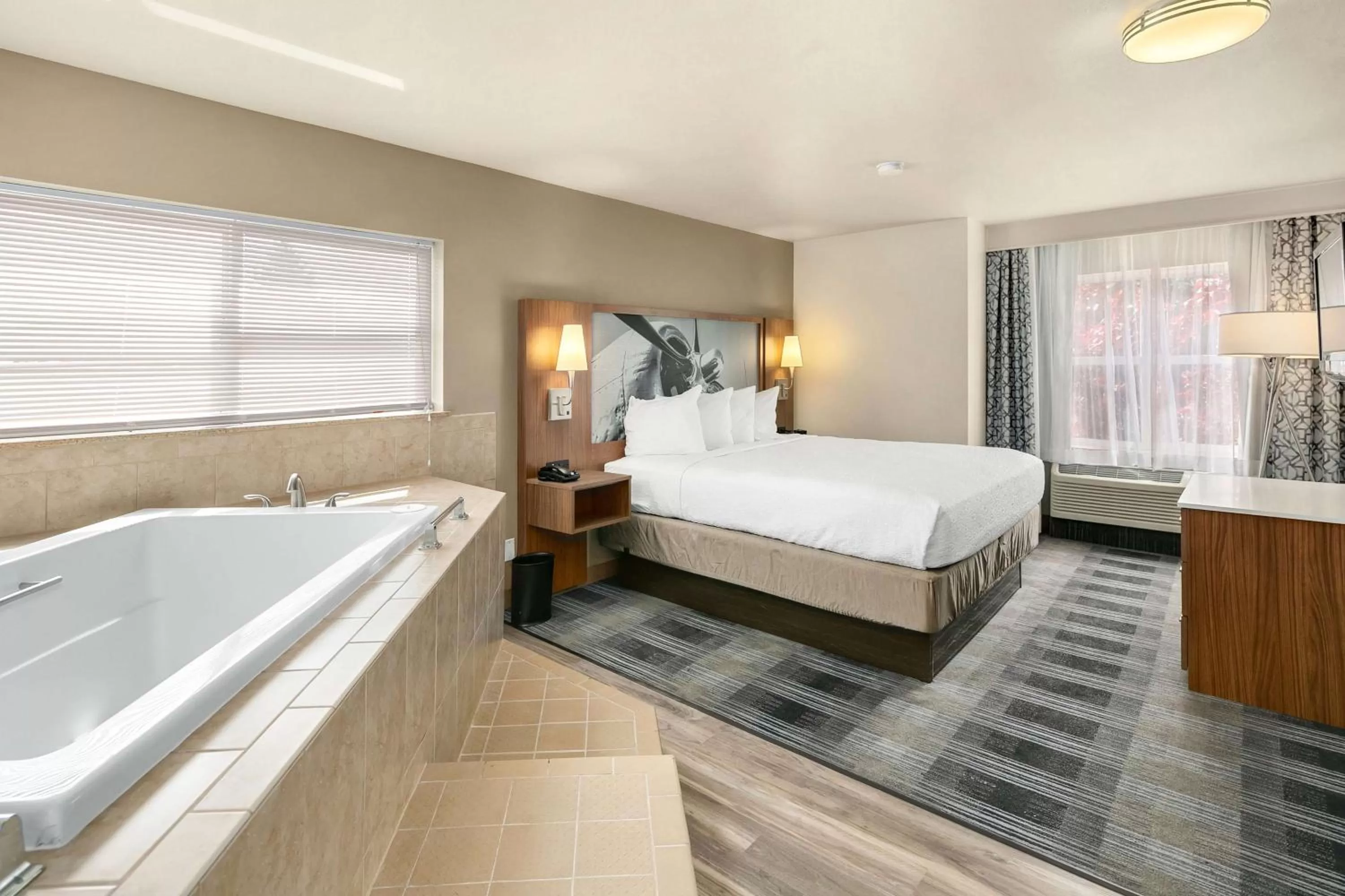 King Kitchen Suite - Disability Access - Roll In Shower in Executive Residency by Best Western Navigator Inn & Suites