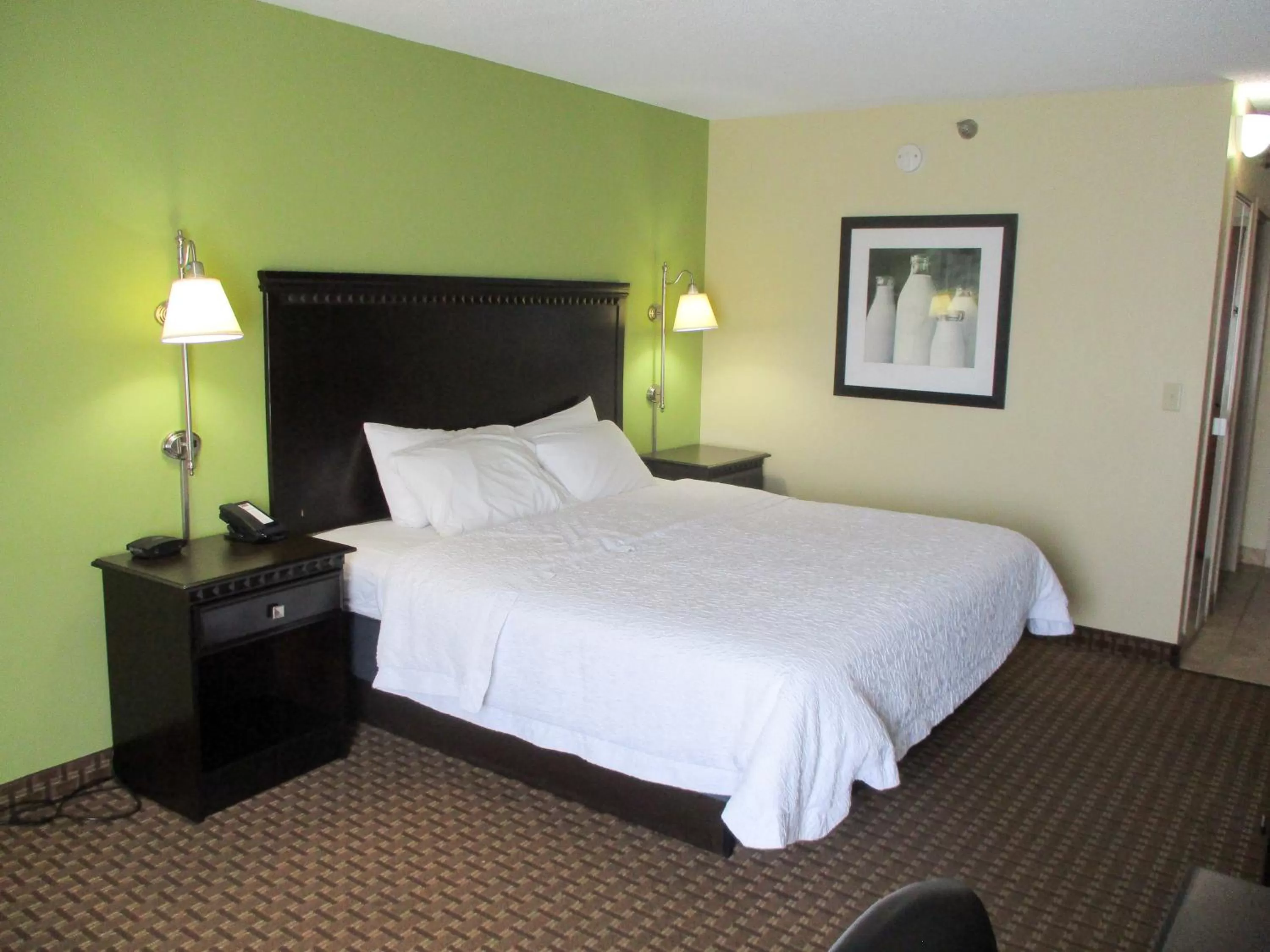 King Room with Roll-in Shower - Disability Access - Non-Smoking in Motel 6-Conway, AR