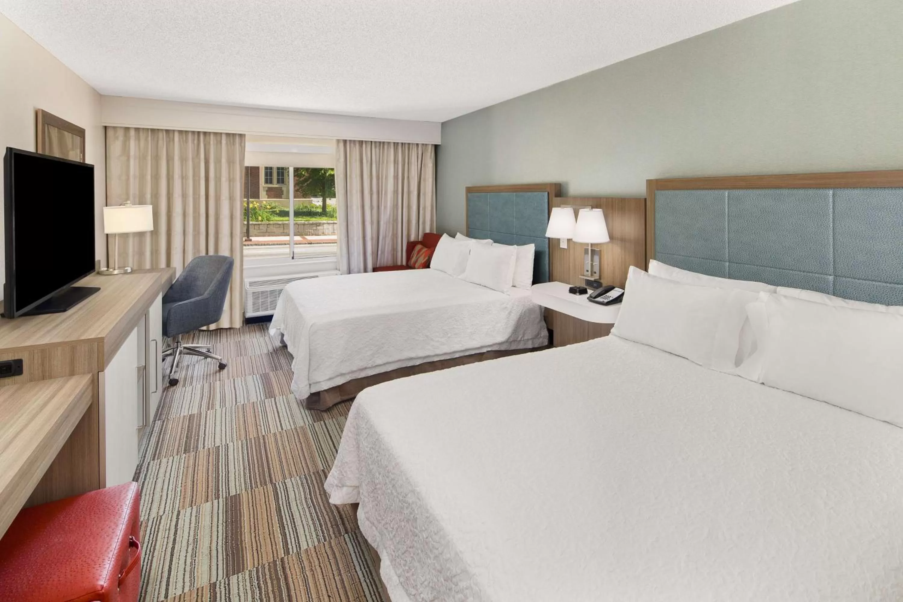 Queen Room with Bath Tub - Disability Access in Hampton Inn Atlanta-Georgia Tech-Downtown