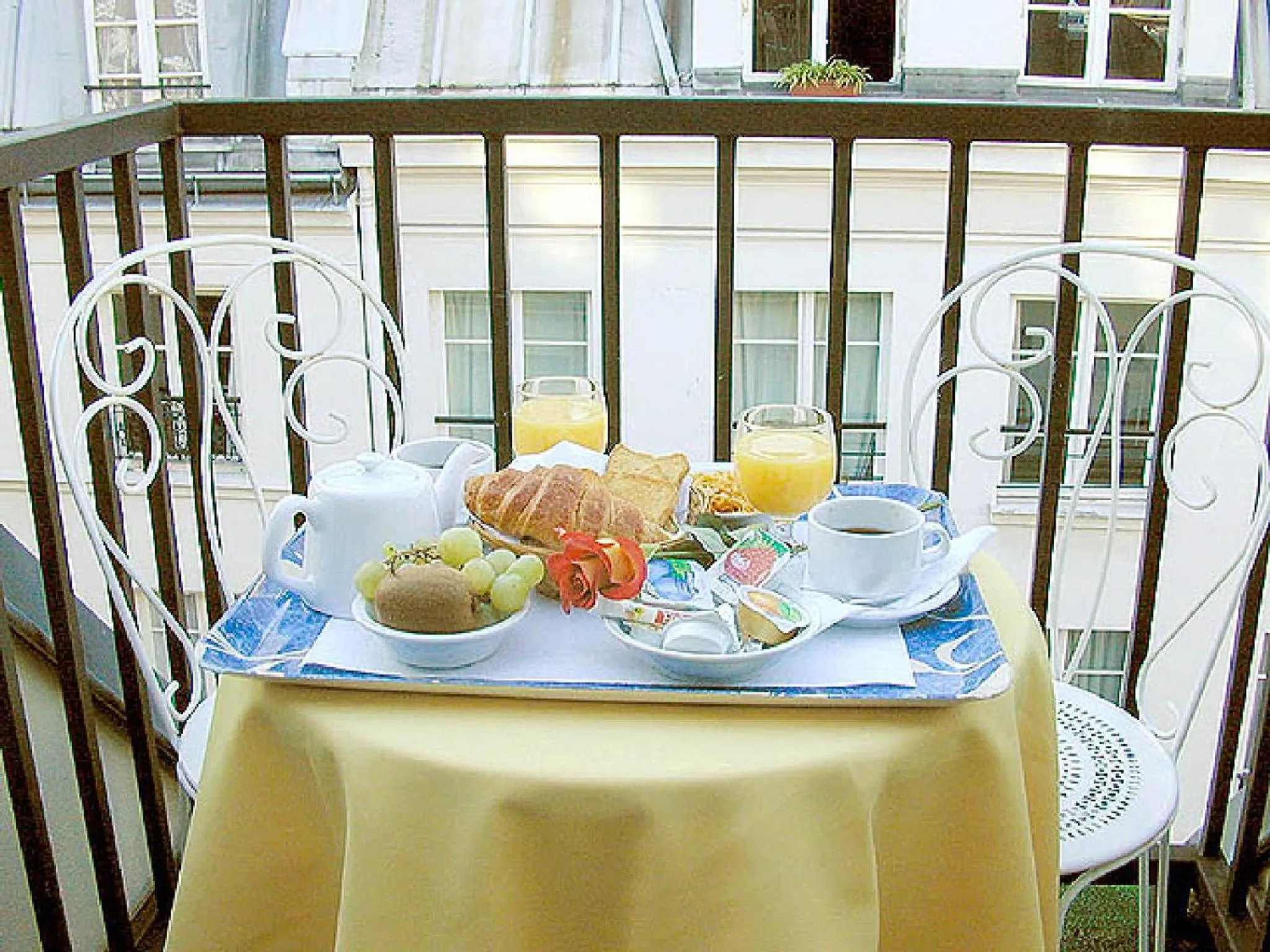 Double Room with Balcony in hotel L