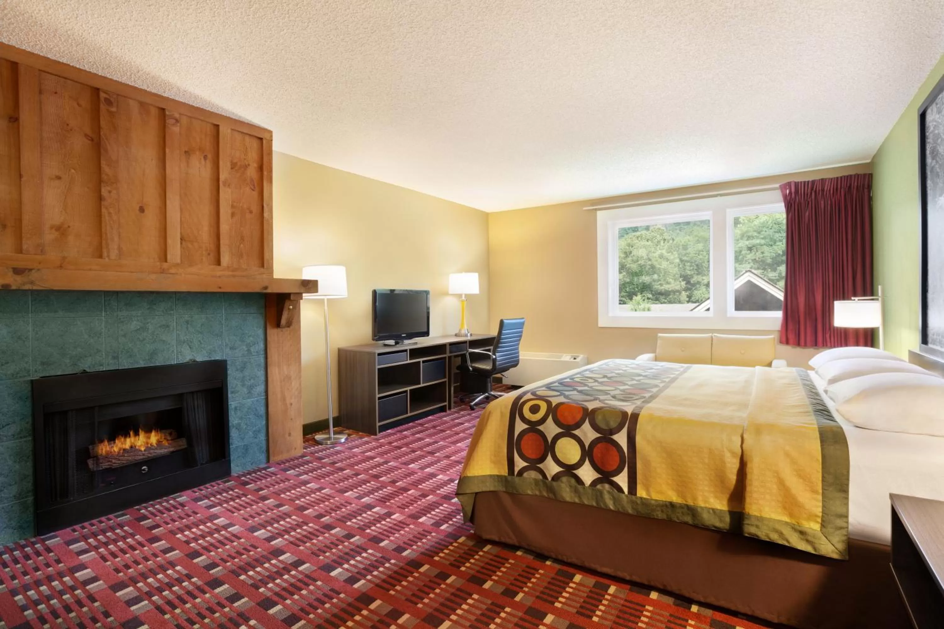 Superior King Room - Non-Smoking in Super 8 by Wyndham Cherokee