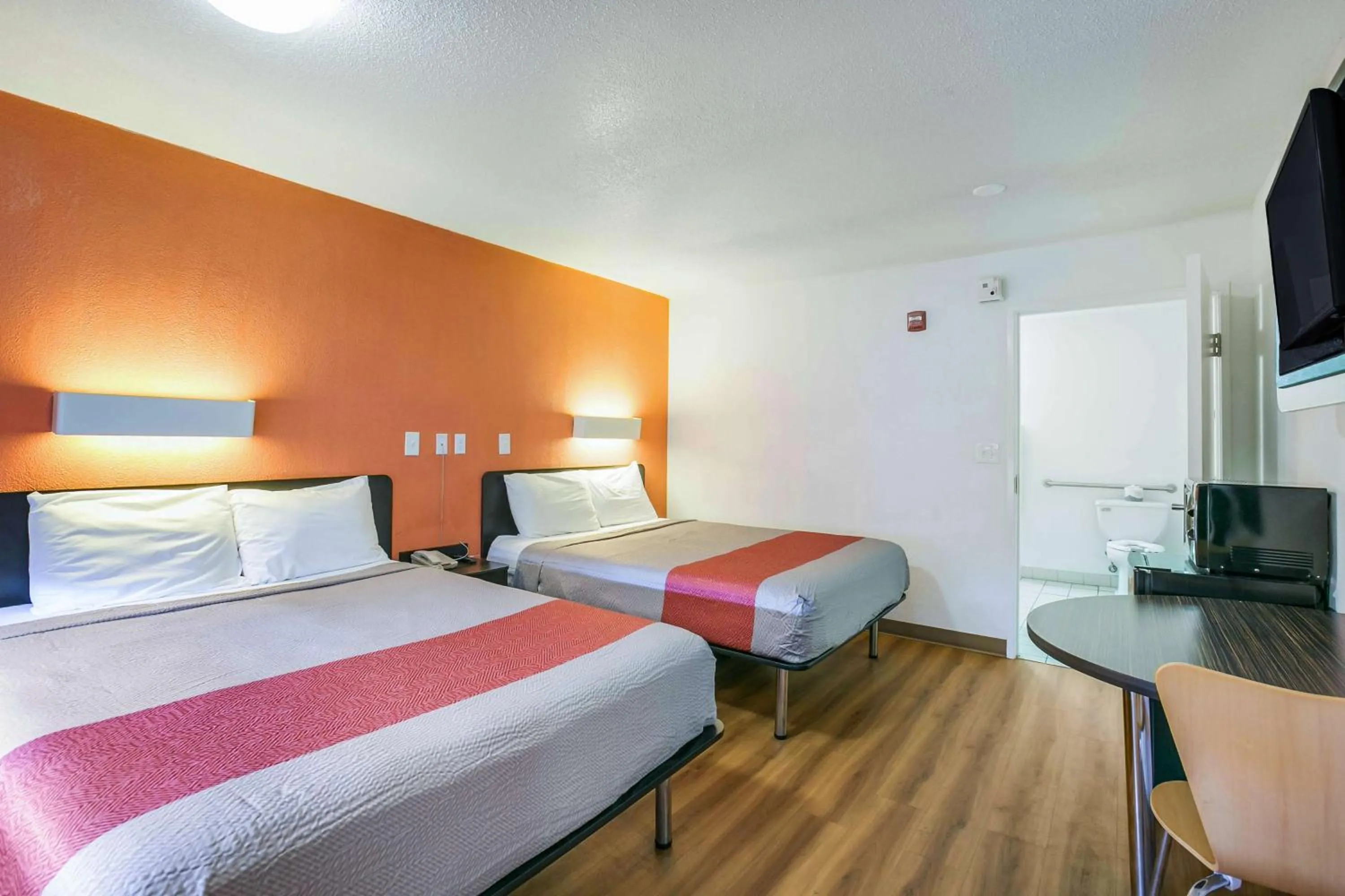 Deluxe Quadruple Room in Motel 6-Dothan, AL