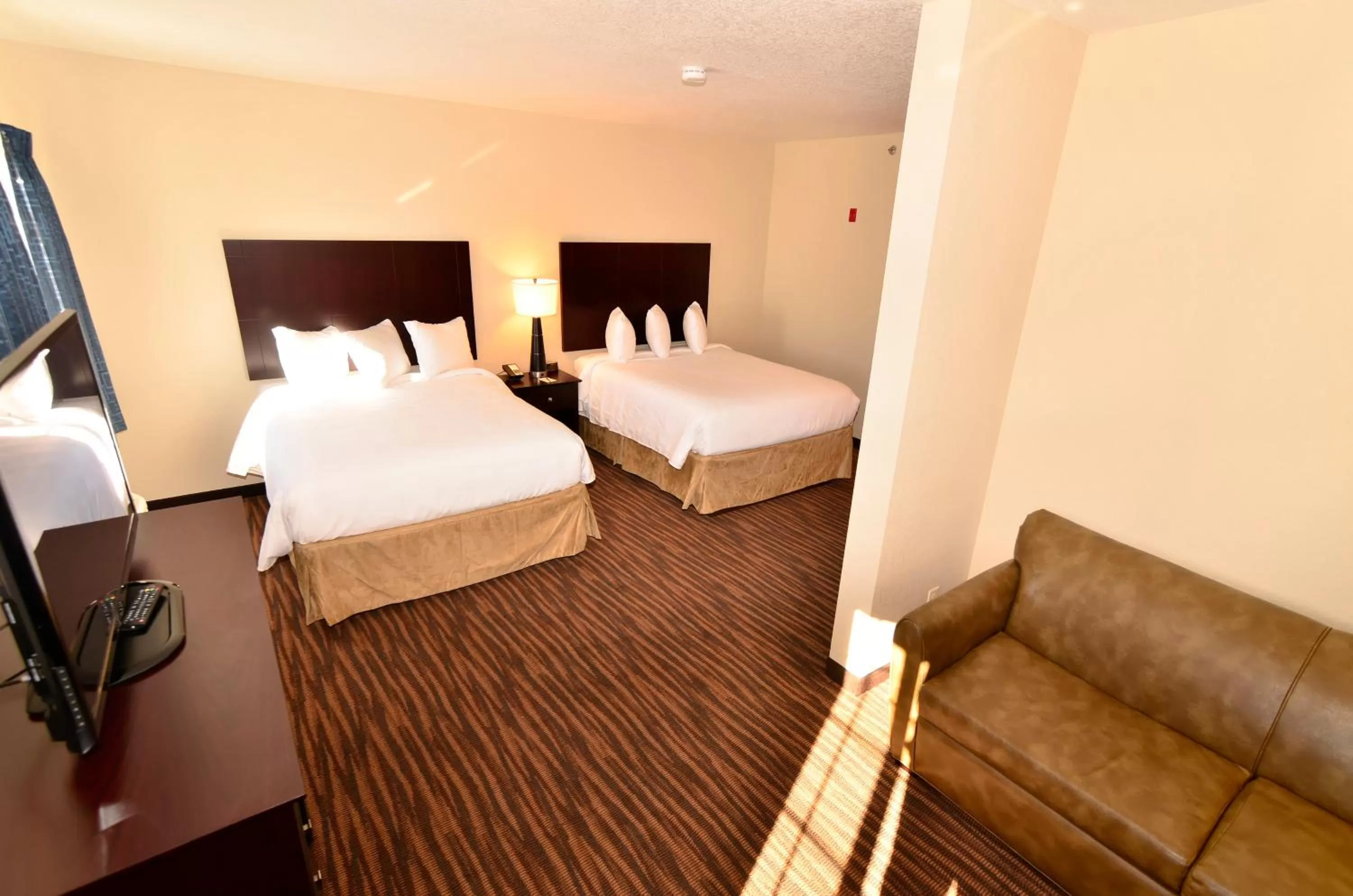 Family Suite in Cobblestone Inn & Suites - Holstein