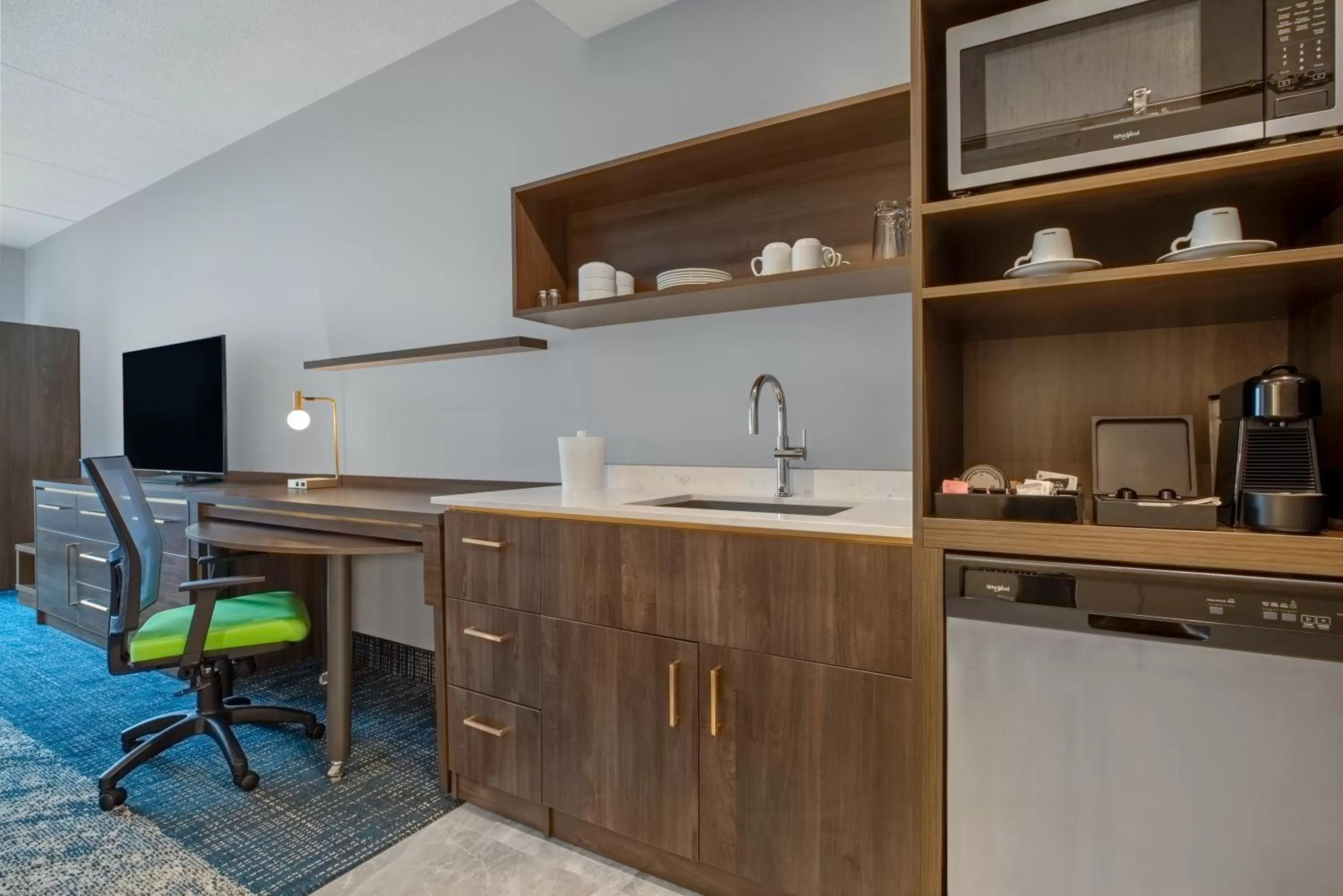 One-Bedroom Queen Suite with Sofa Bed in Home2 Suites By Hilton Huntsville