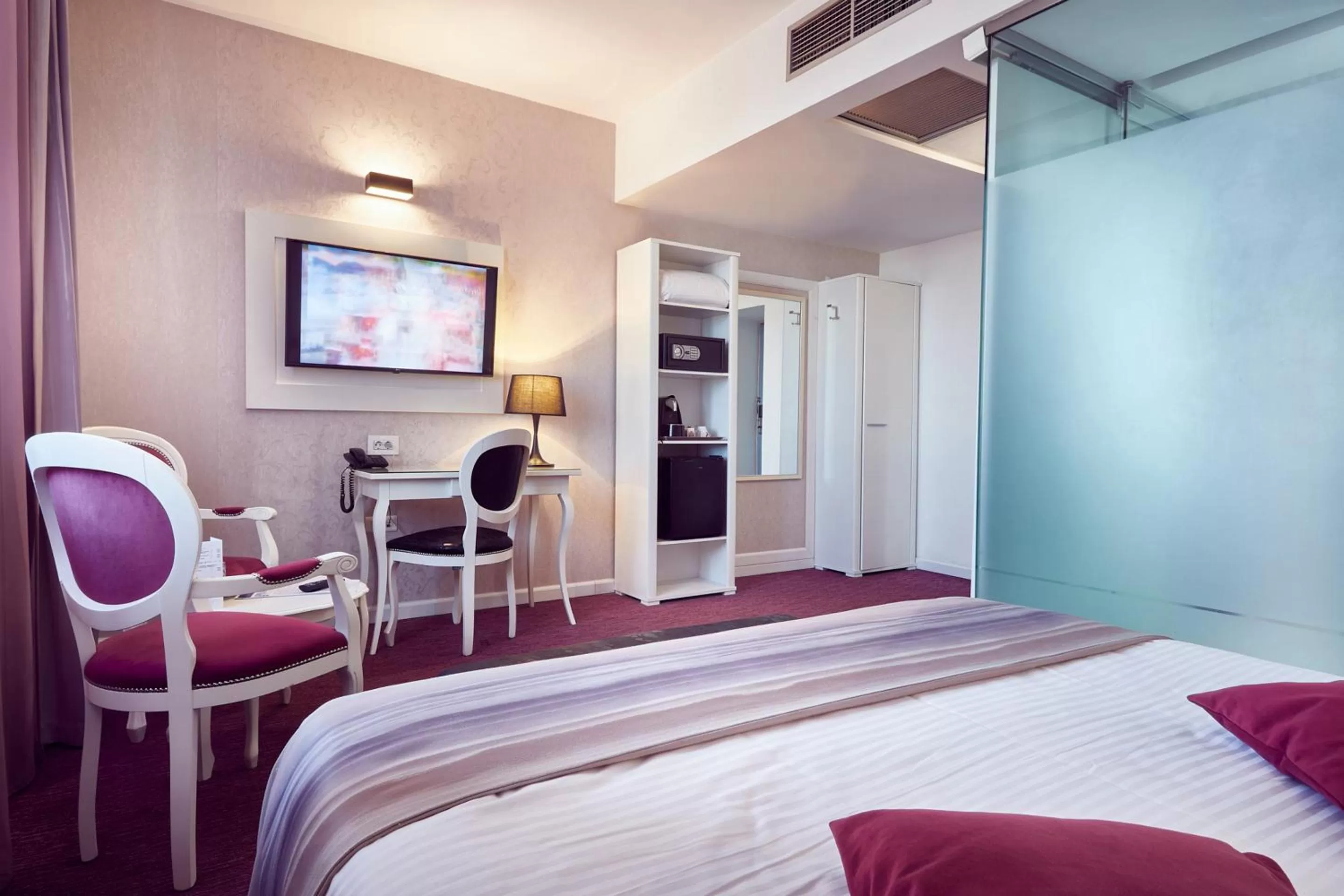 Deluxe Double Room with Mountain View in Continental Forum Sibiu