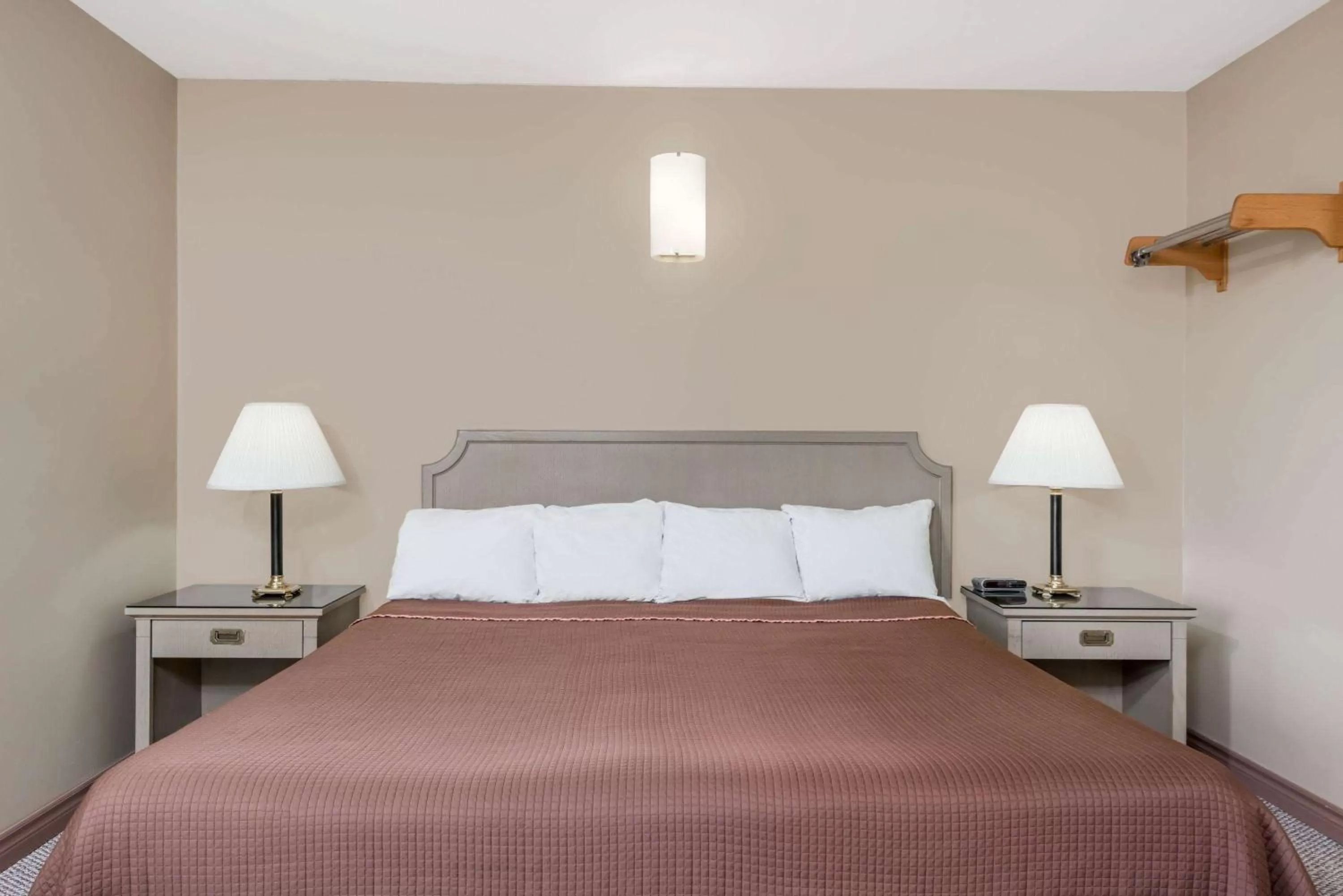 King Room - Disability Access - Non-Smoking in London Travel Inn