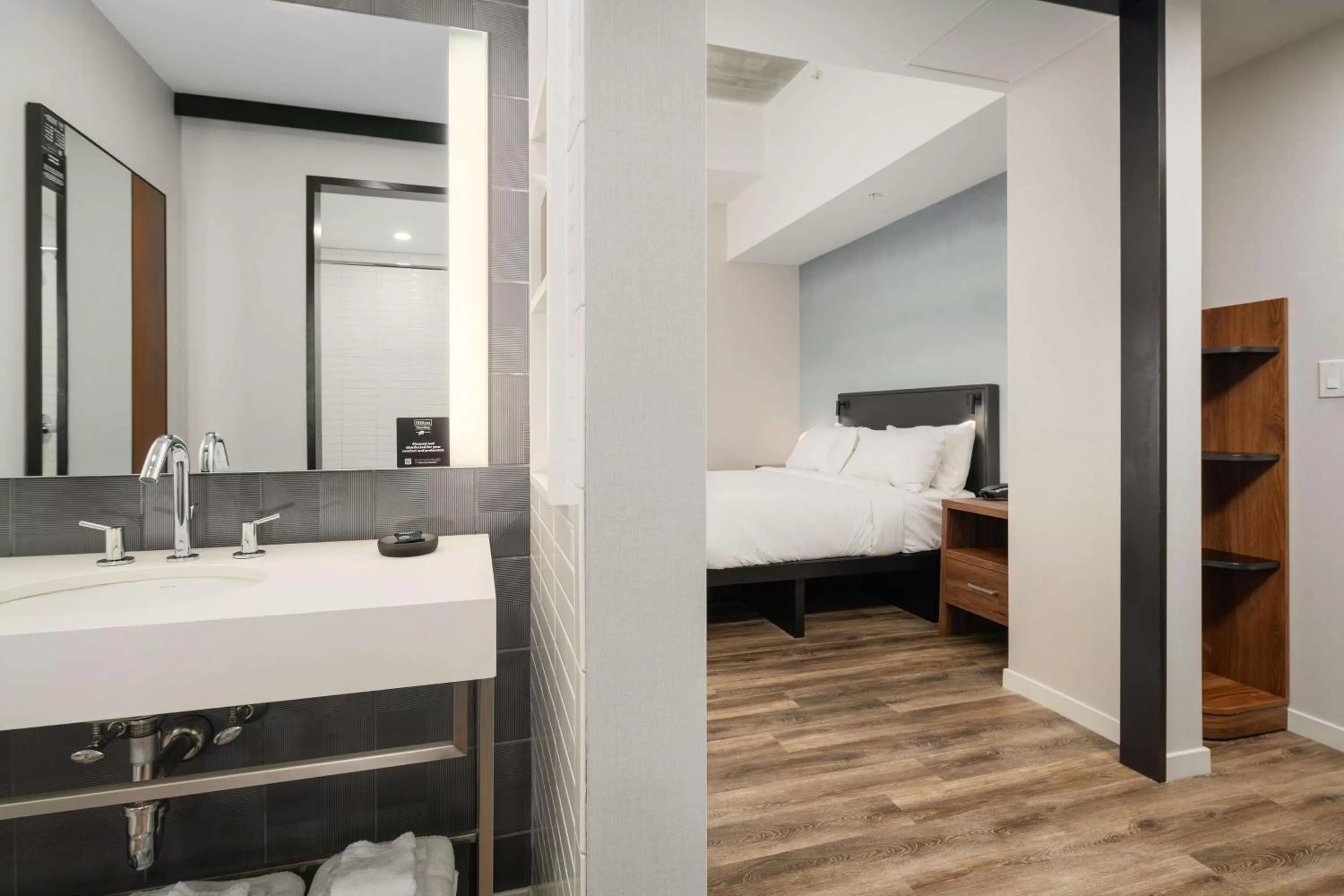 Queen Studio with Roll-In Shower - Mobility Accessible in Motto by Hilton Philadelphia Rittenhouse Square