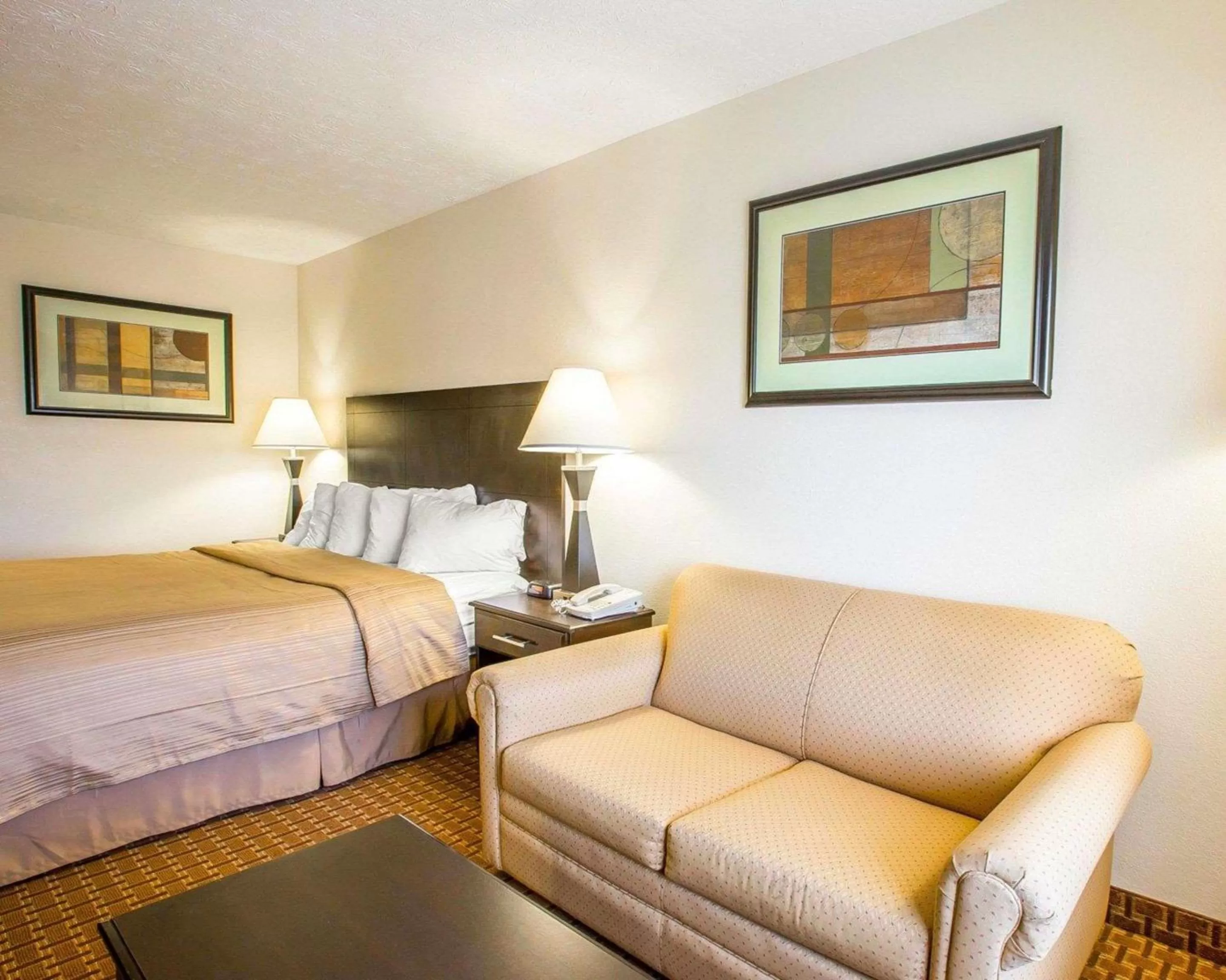 King Room - Accessible/Non-Smoking in Quality Inn Dahlonega Near University