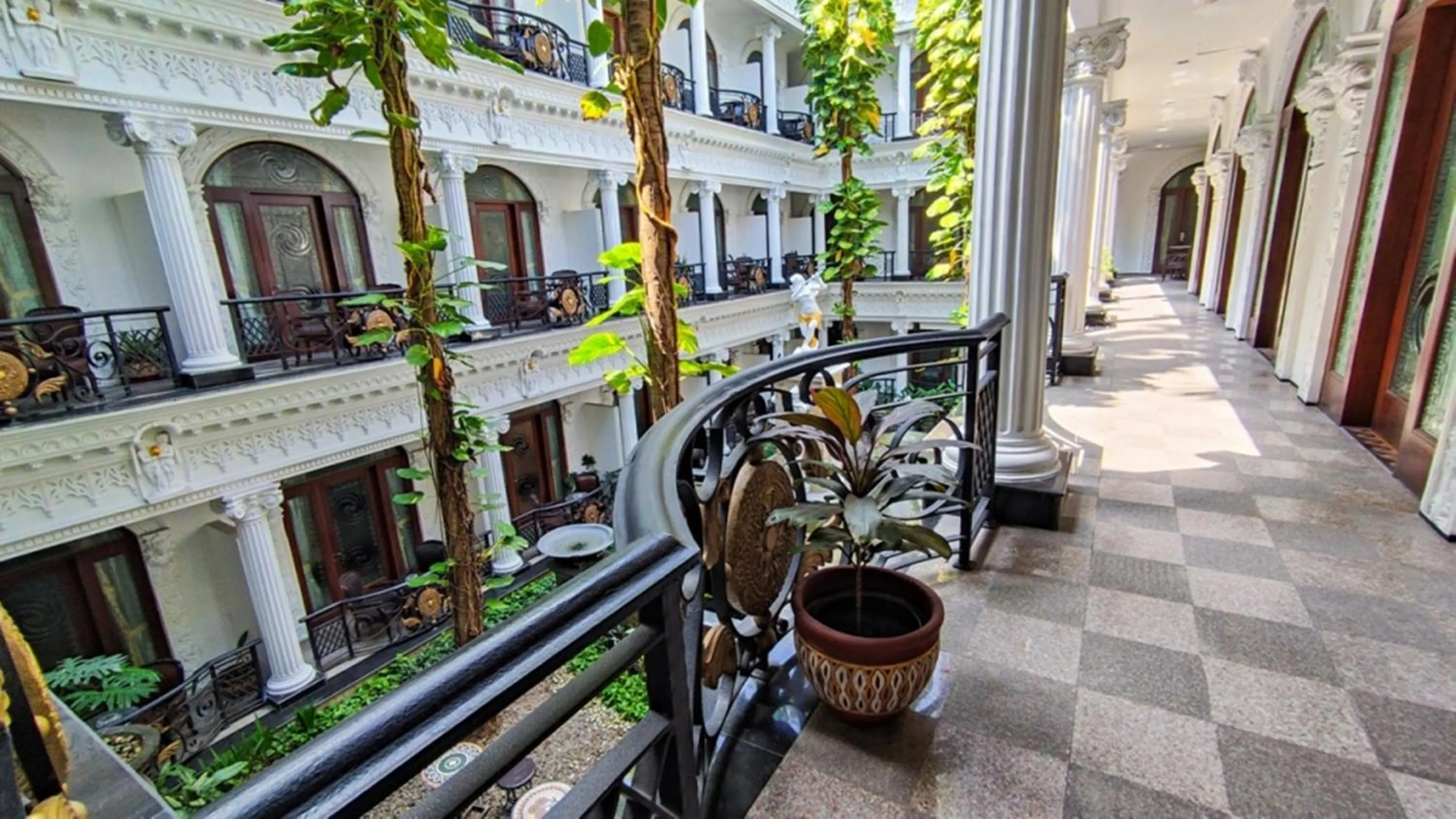 Deluxe Double or Twin Room in The Grand Palace Hotel Malang