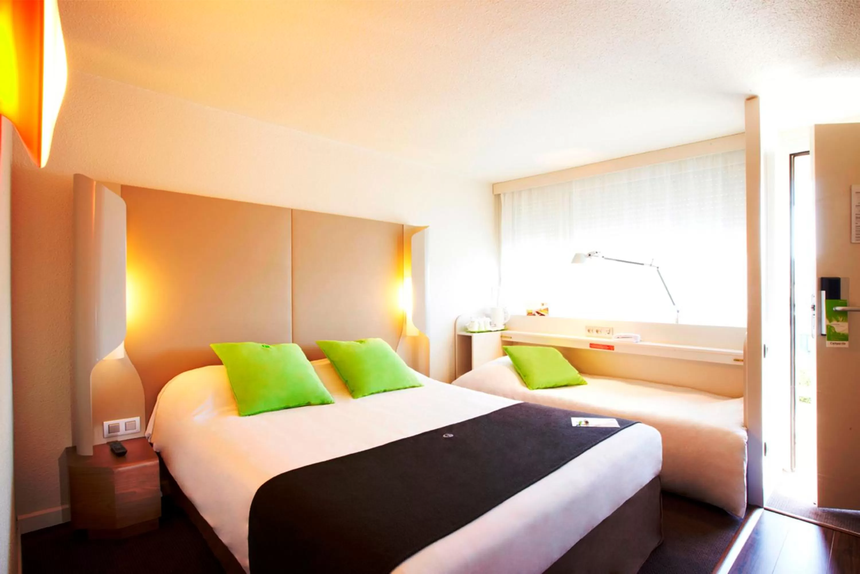 Double Room with 1 Double Bed and 1 Junior Bed in Campanile Aix-en-Provence Sud - Pont de l'Arc