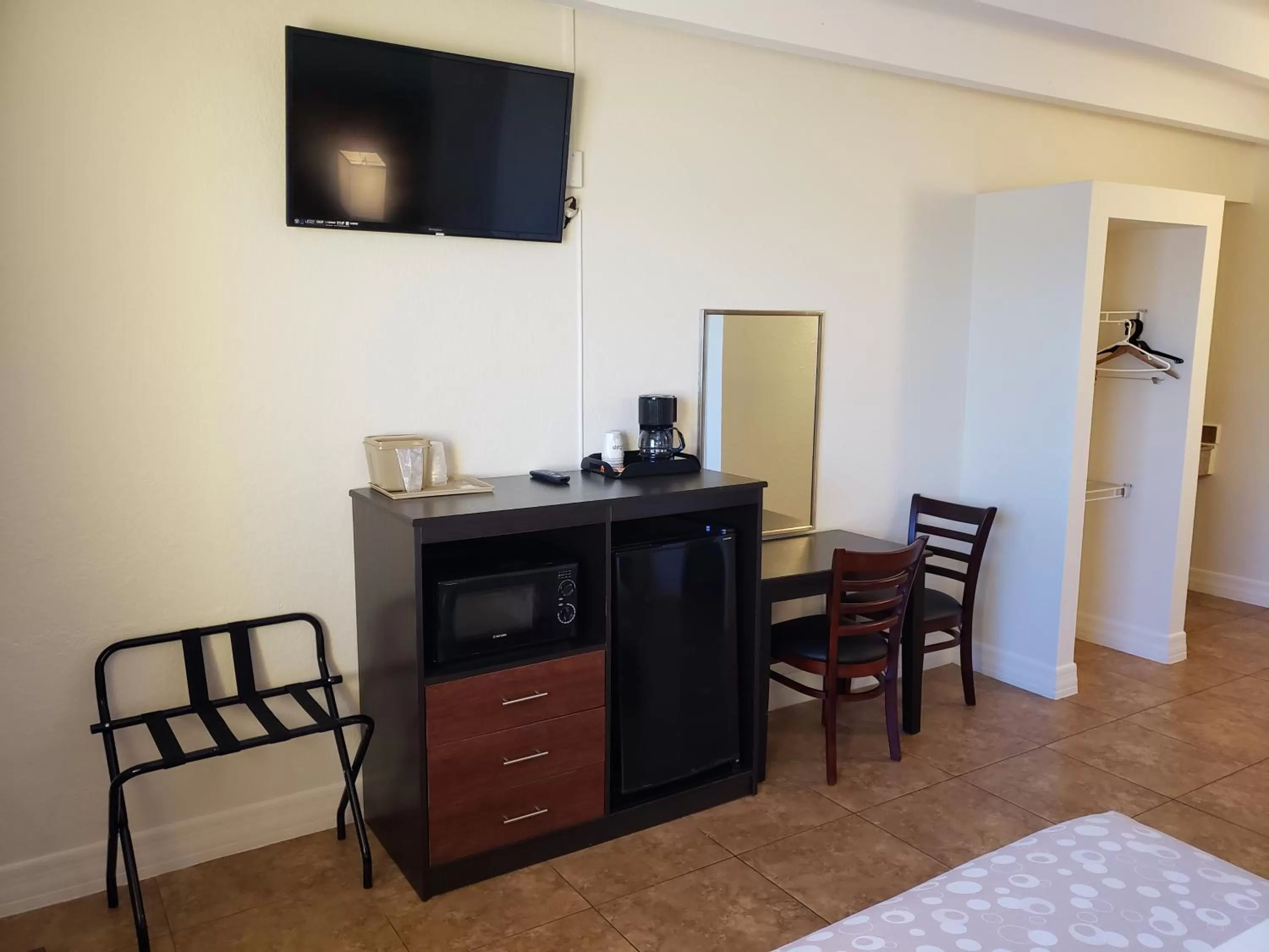 King Room - Disability Access - Ocean View in Oceanfront Inn and Suites - Ormond
