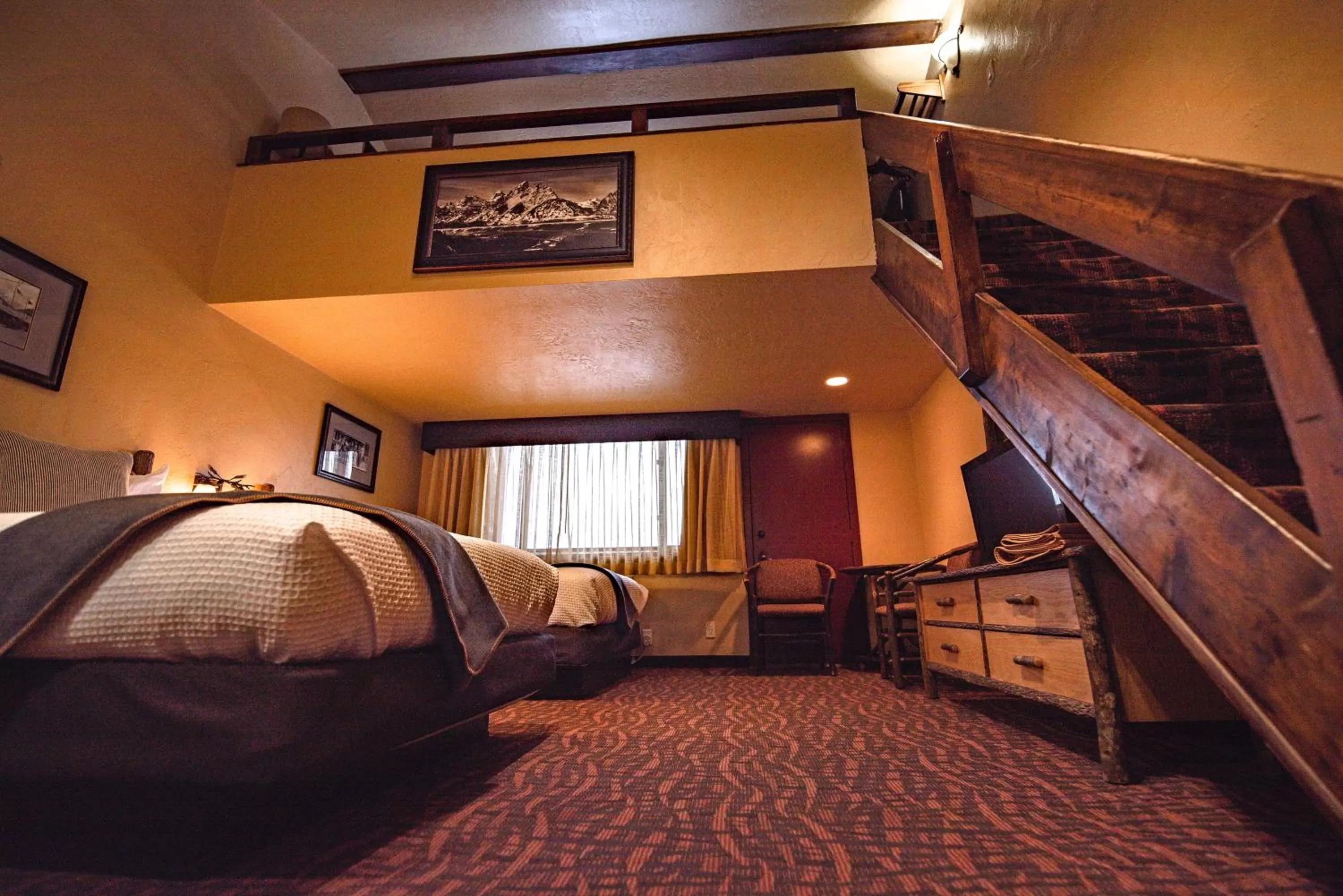 Family Loft with Three Queen Beds in Elk Country Inn