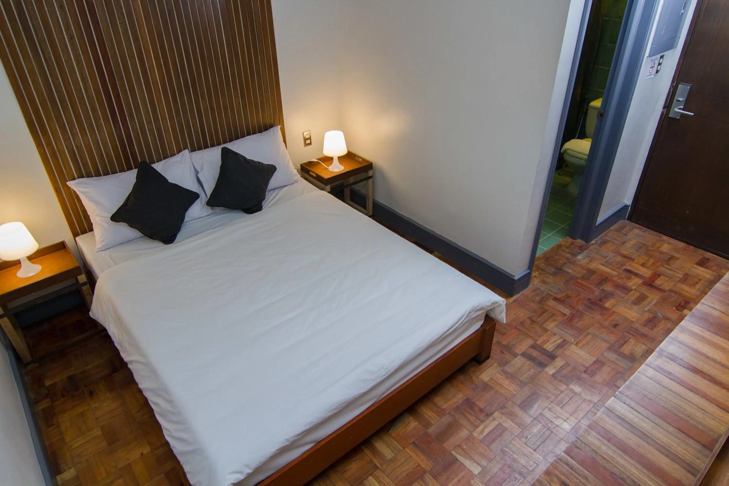 Standard Queen Room in Z Hostel