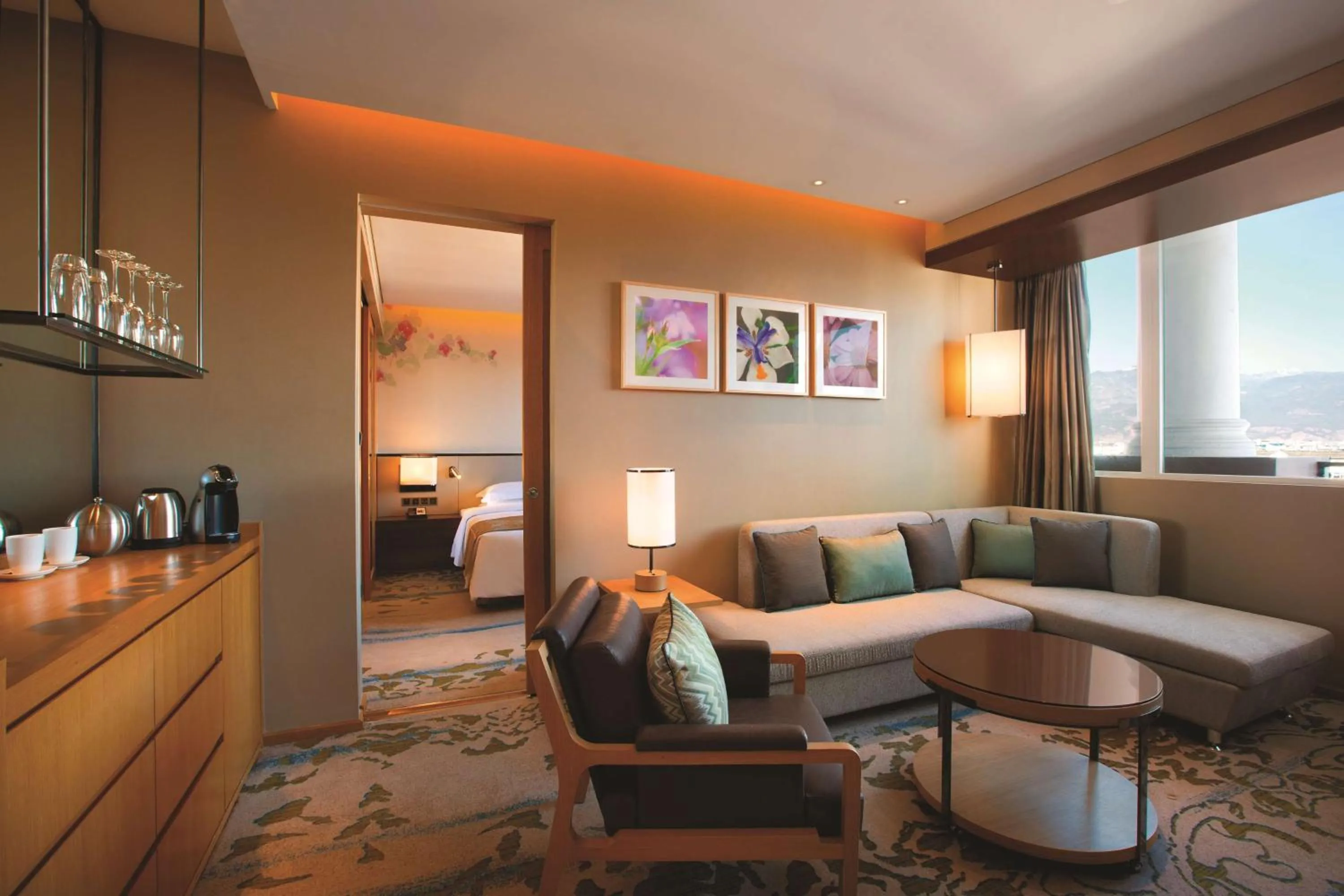 One-Bedroom King Suite with Mountain View in Hilton Garden Inn Lijiang