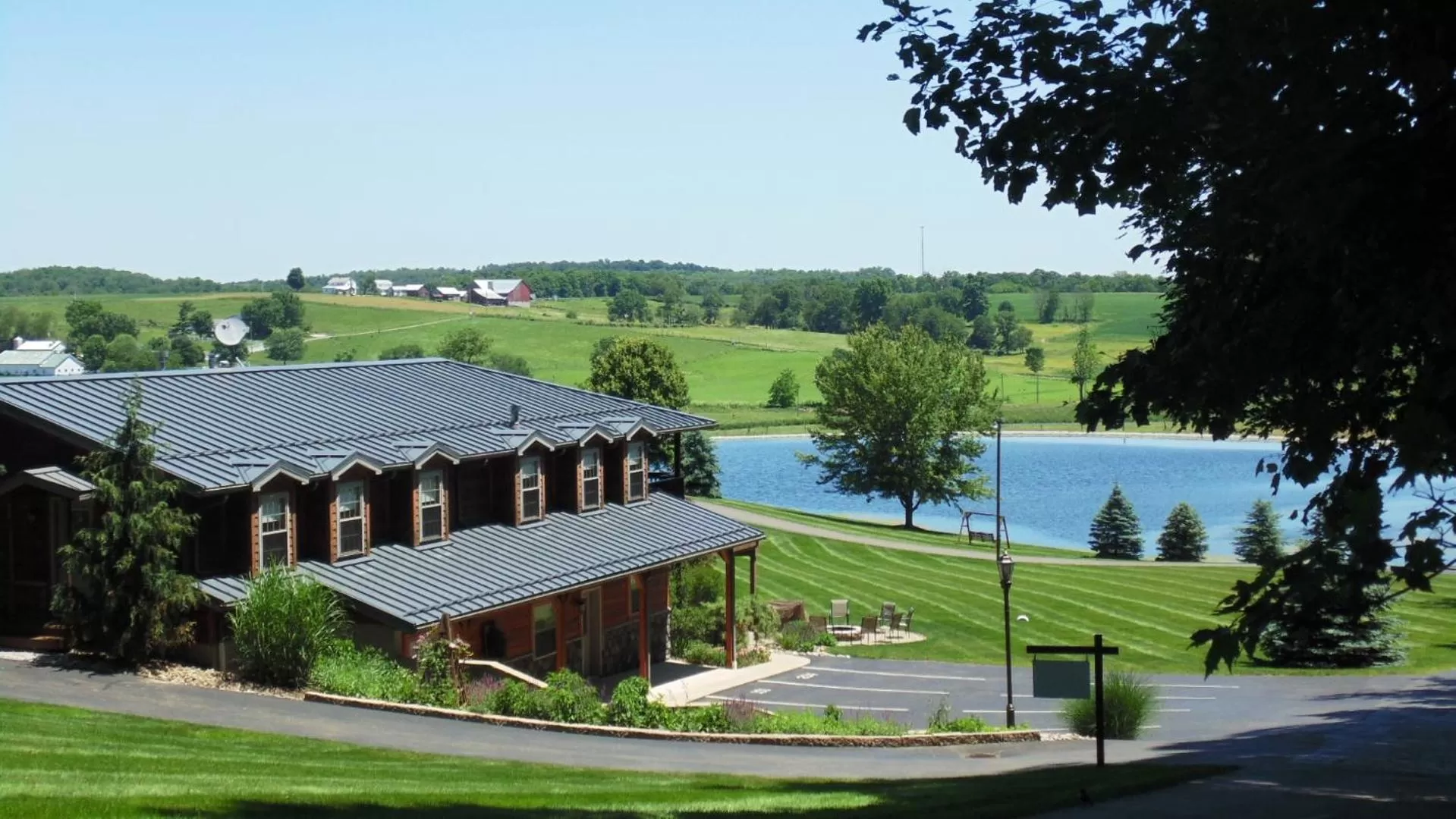 Deluxe Suite in Sojourner's Lodge & Log Cabin Suites