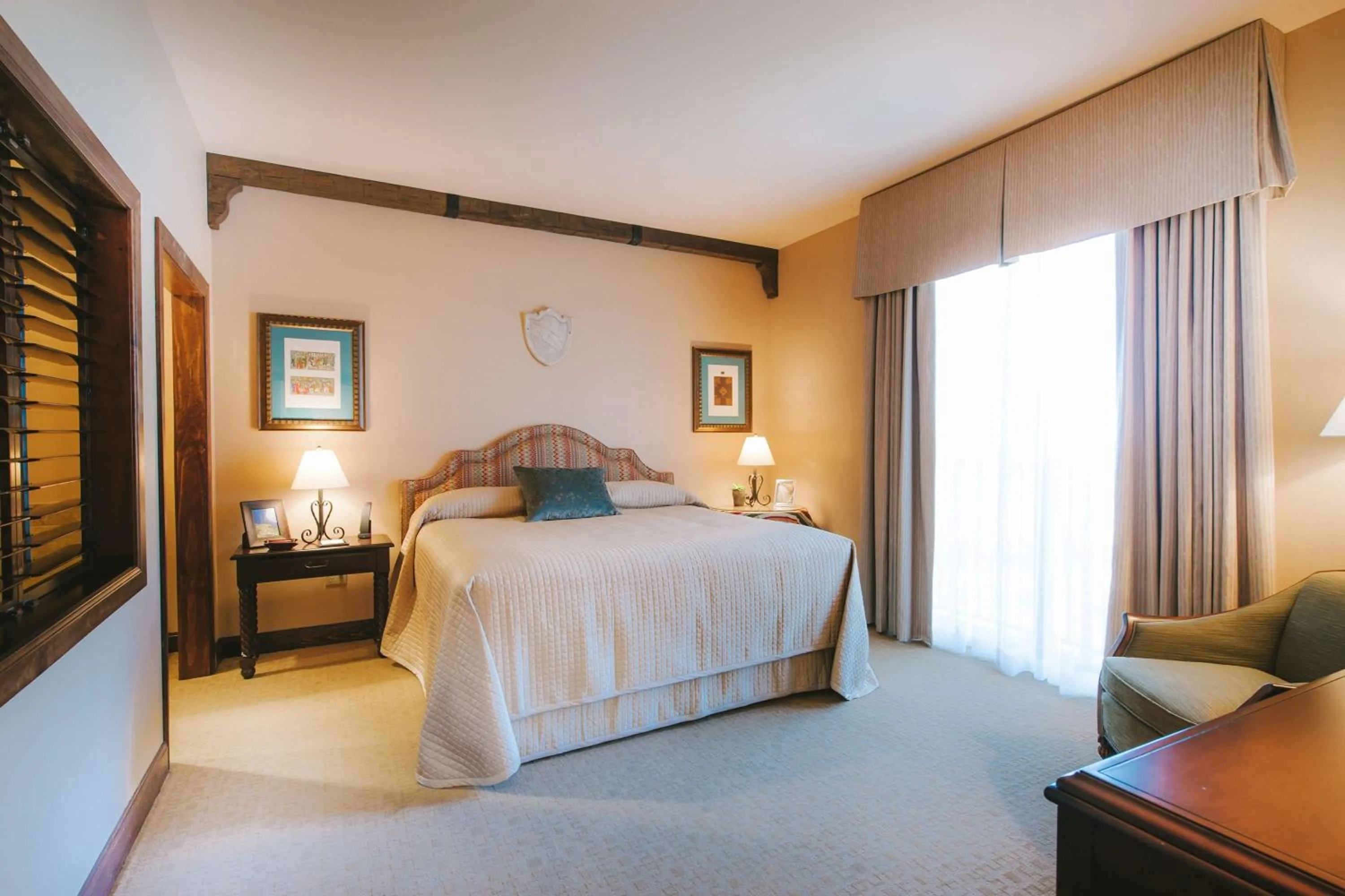 Two Bedroom Hummingbird Suite - single occupancy in Hotel Viata