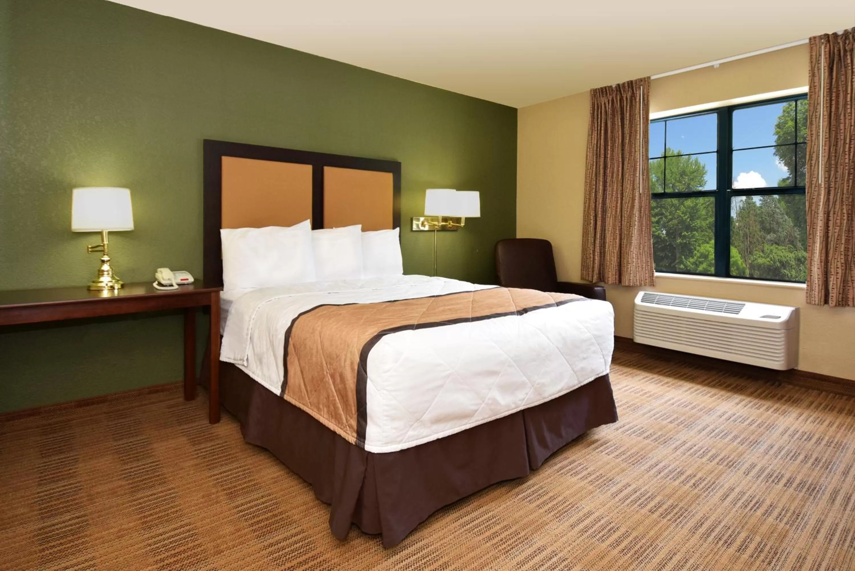Queen studio with 1 Queen Bed - Disability Access/Non-Smoking in Extended Stay America Select Suites - New Orleans - Airport