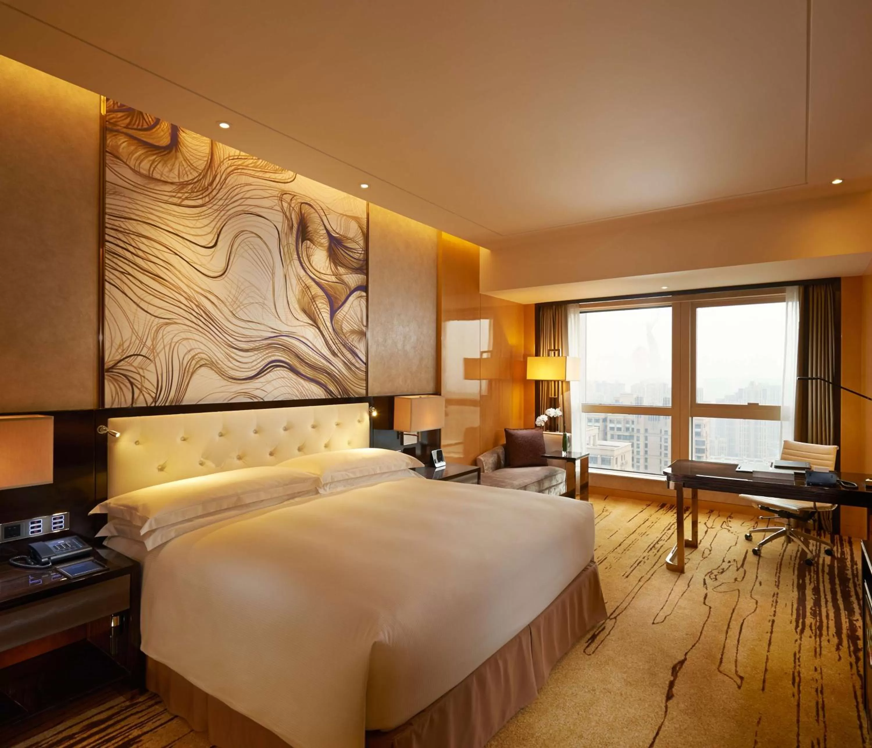 Grand Deluxe King Room in Hilton Zhengzhou